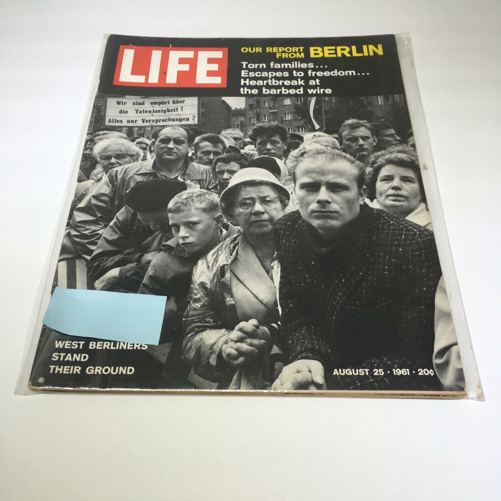 VTG Life Magazine August 25 1961 - Torn Families Escape To Freedom