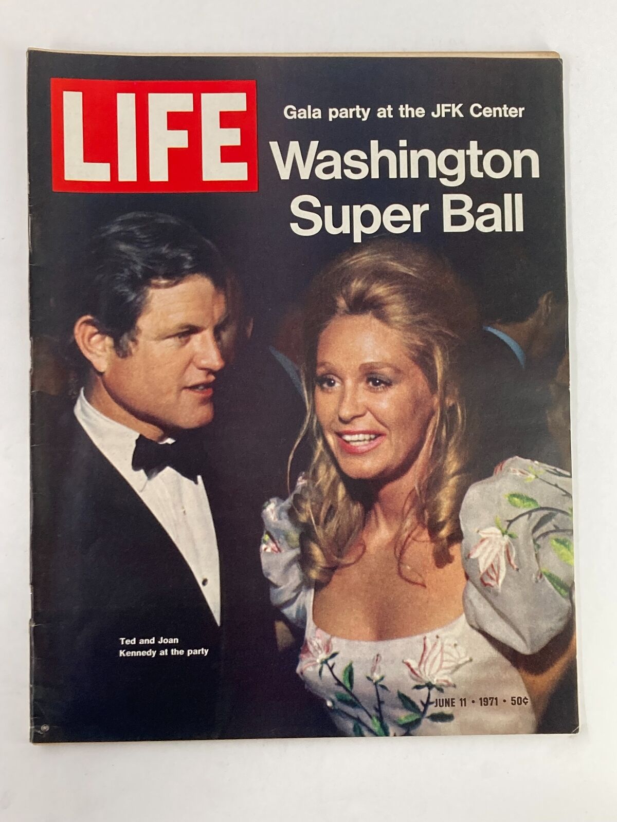 VTG Life Magazine June 11 1971 Ted and Joan Kennedy at a Party No Label