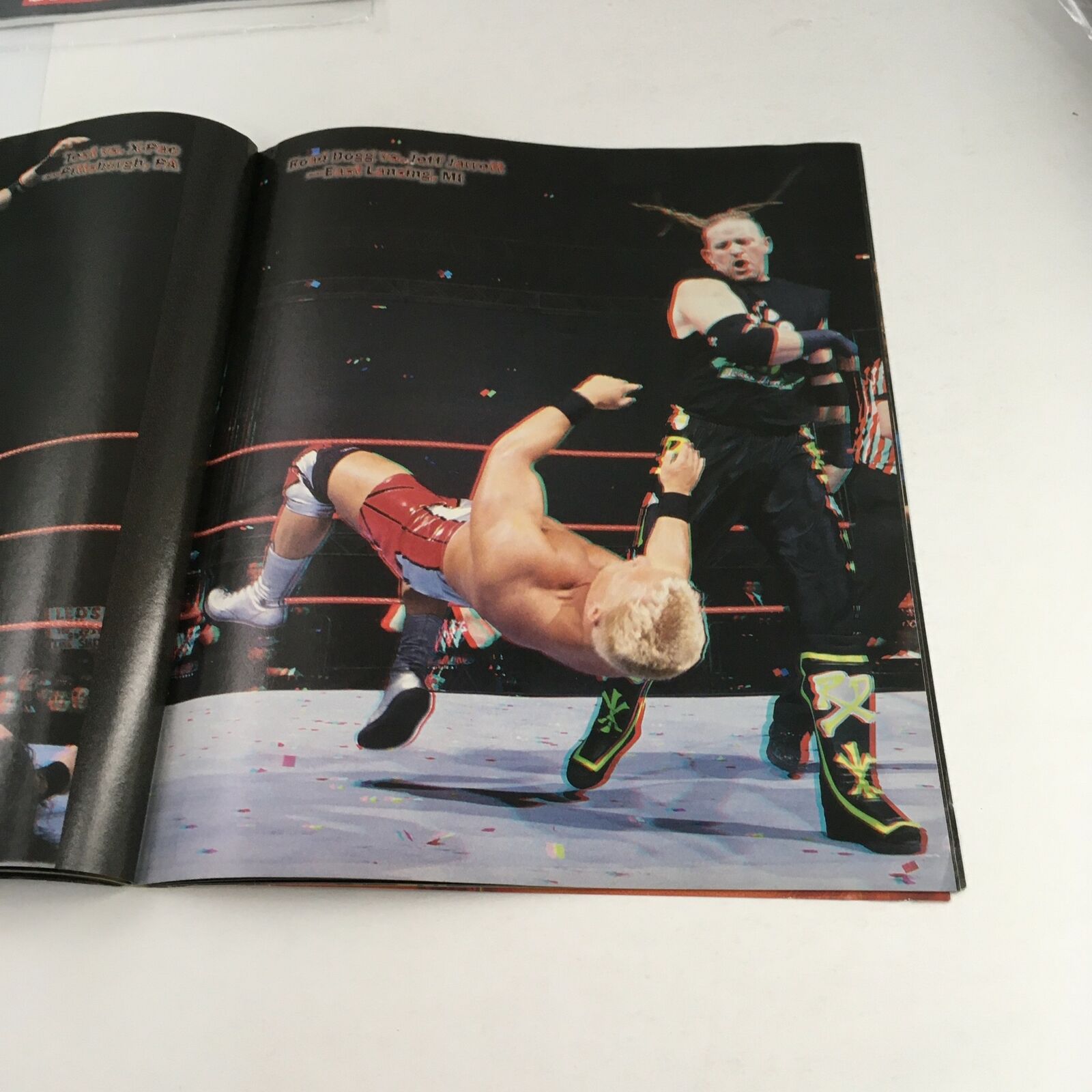 WWF Magazine February 2000 Best of '99 in 3-D, Includes 3D Glasses No Label