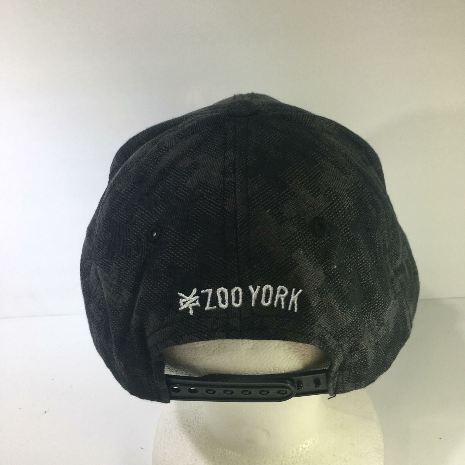 Zoo York Black Flat Brim Snapback Cap Hat OSFA