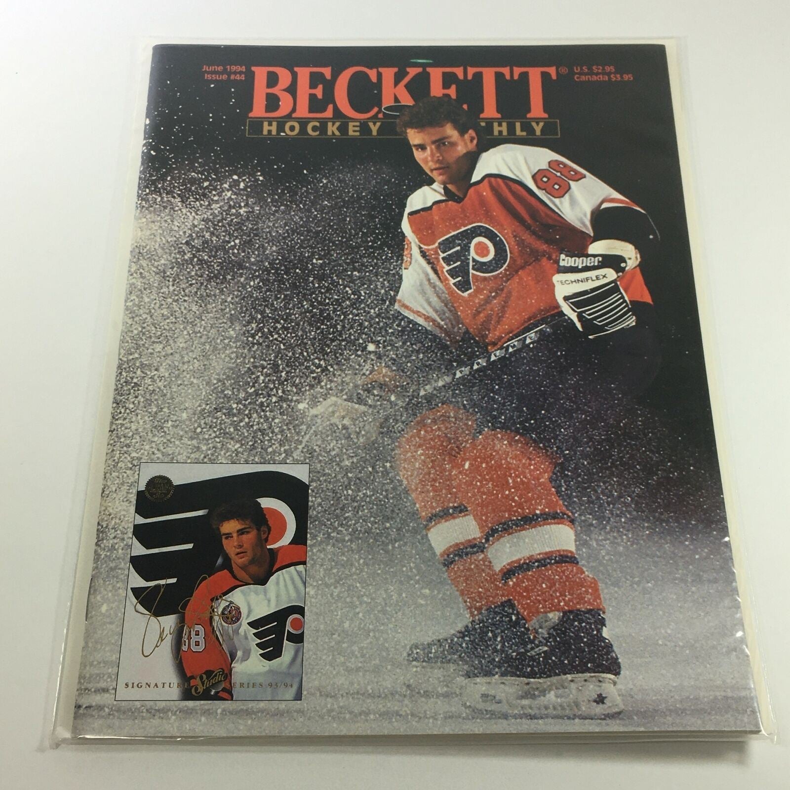 Beckett Hockey Monthly: June 1994 Issue #44 - Dominik Hašek / Newsstand