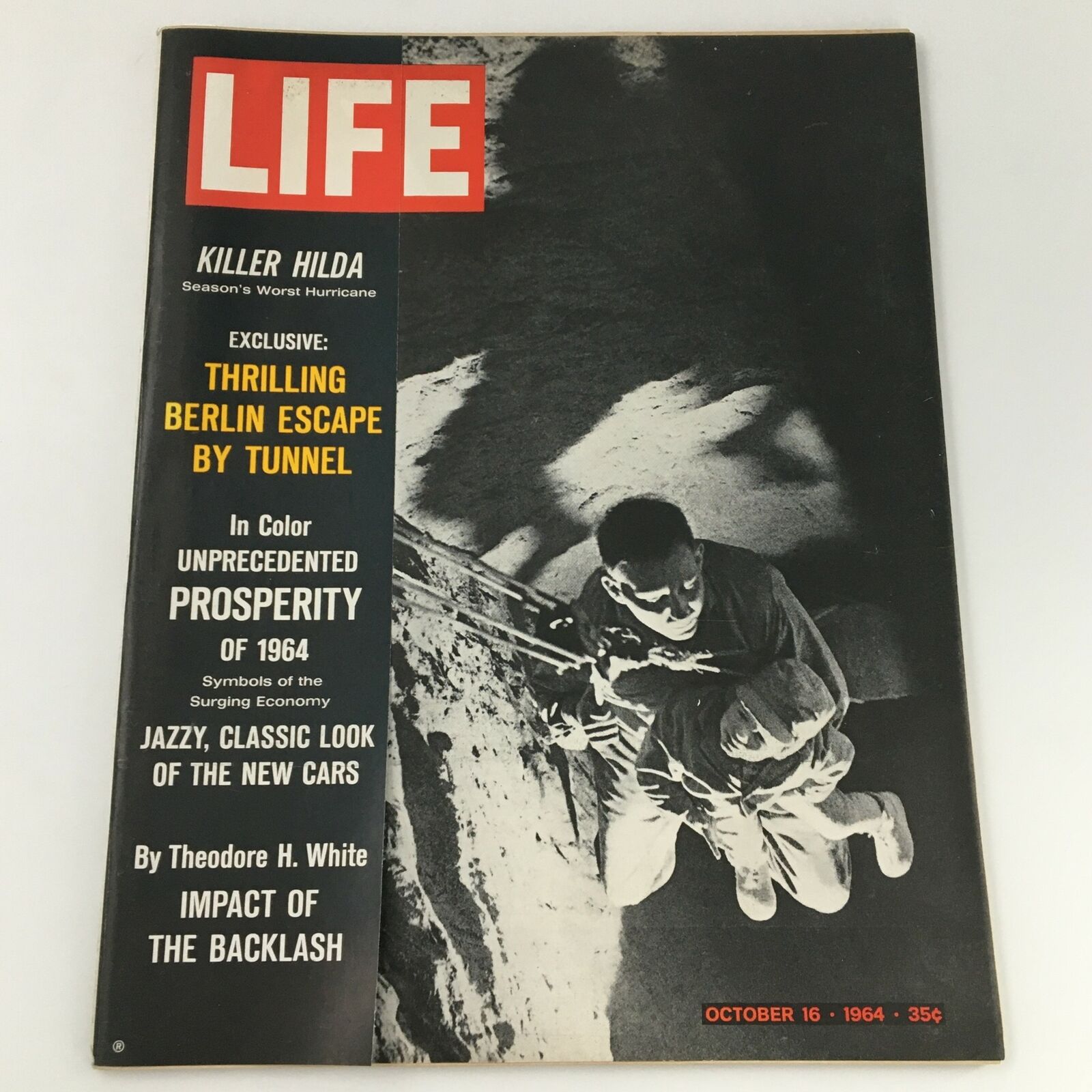 VTG Life Magazine October 16 1964 Berlin Tunnel Escape Cover Feature, Newsstand