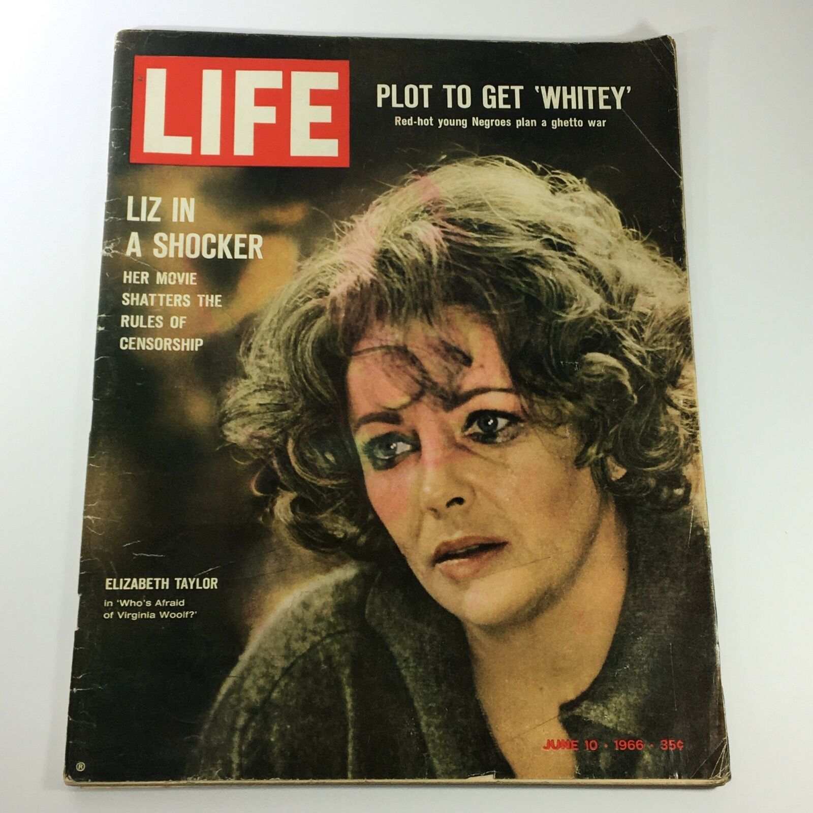 VTG 40 Elizabeth Taylor Cover and Feature, Newsstand