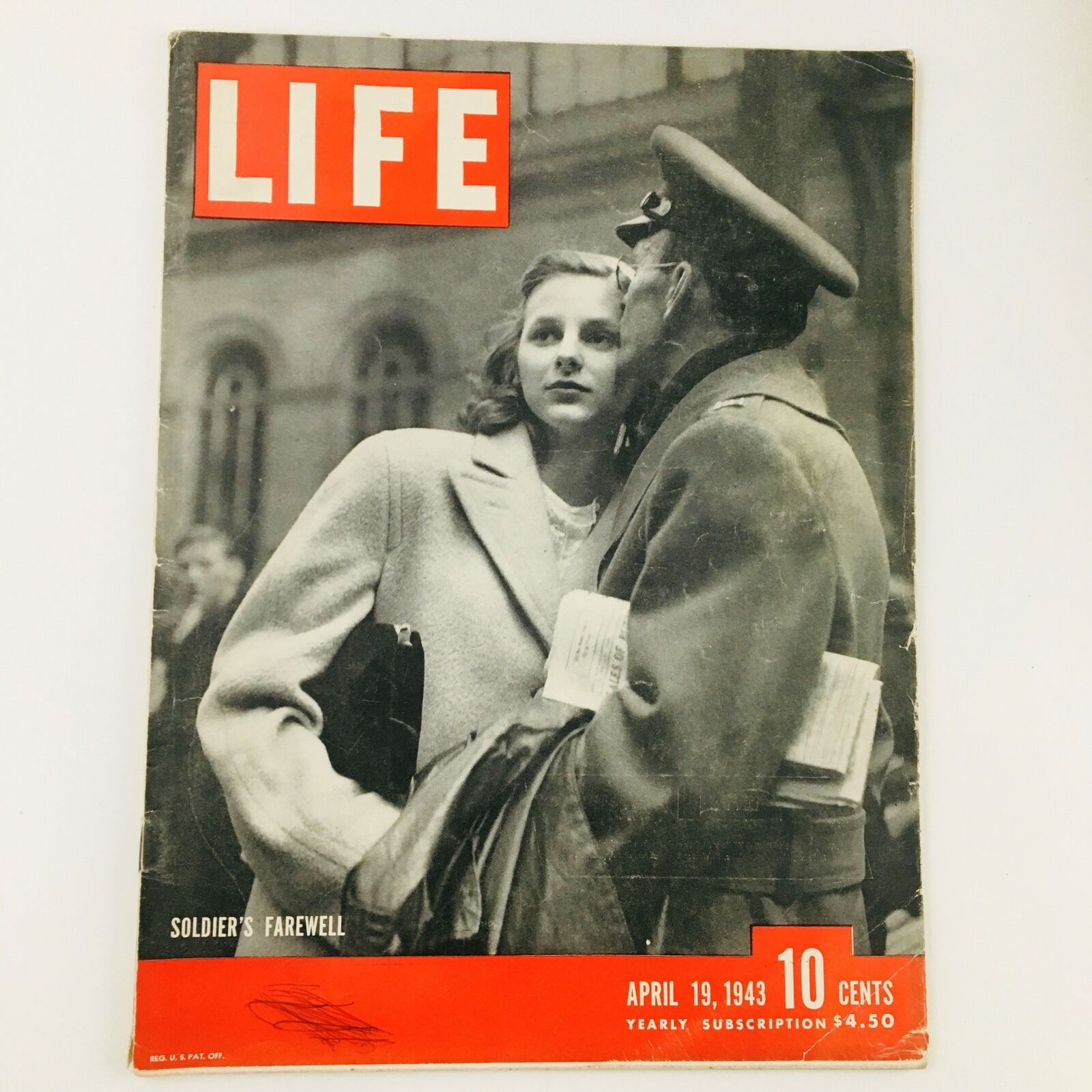 VTG Life Magazine April 19 1943 A Soldier Bids Farewell To His Lover No Label