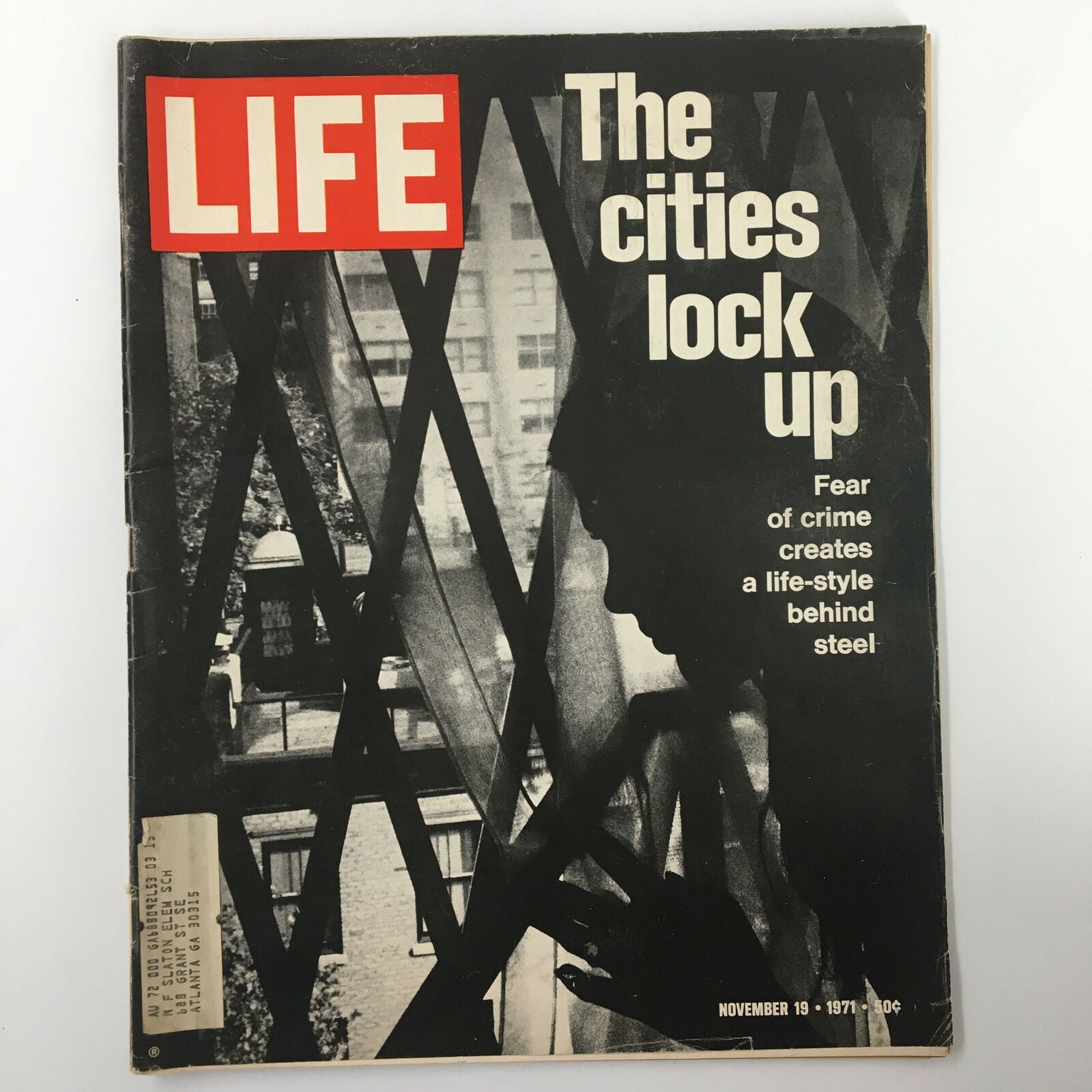 VTG Life Magazine November 19 1971 The Cities Lock Up A Life-Style Behind Steel