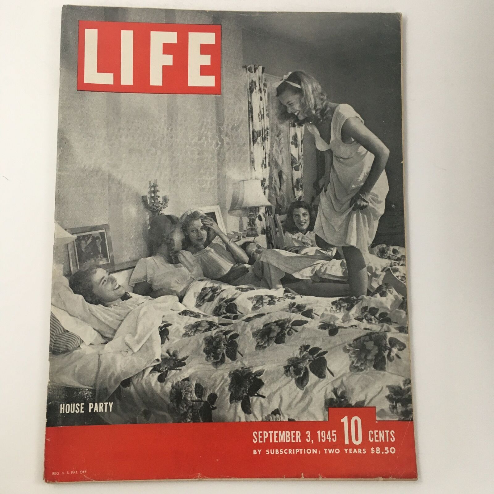 Life Magazine September 3 1945 Photograph of Ladies Having A House Party