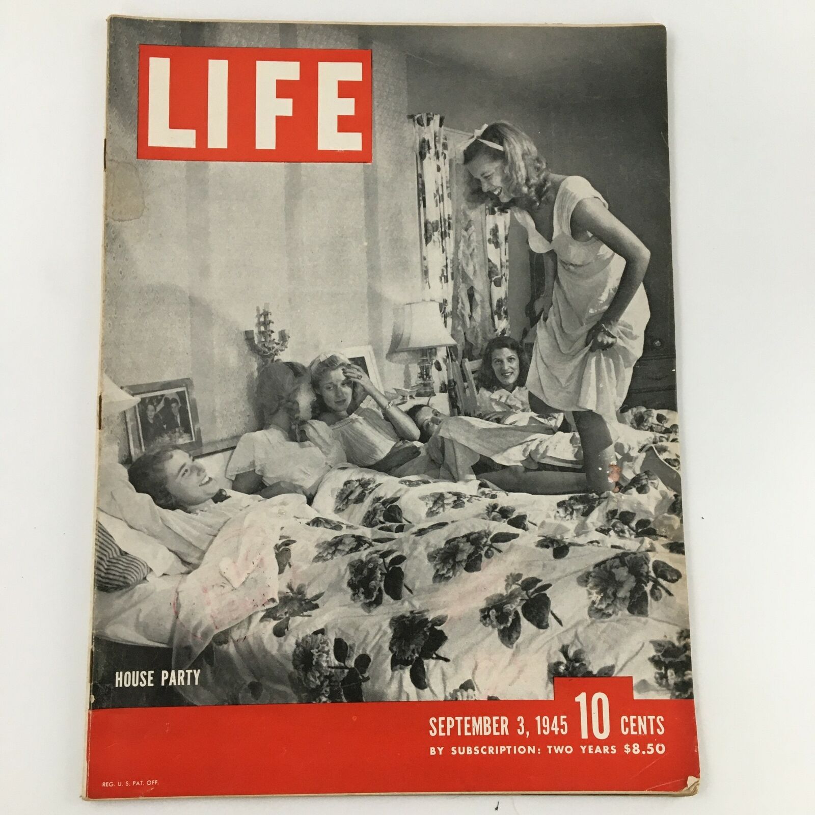 VTG Life Magazine September 3 1945 House Party, Douglas MacArthur Newsstand