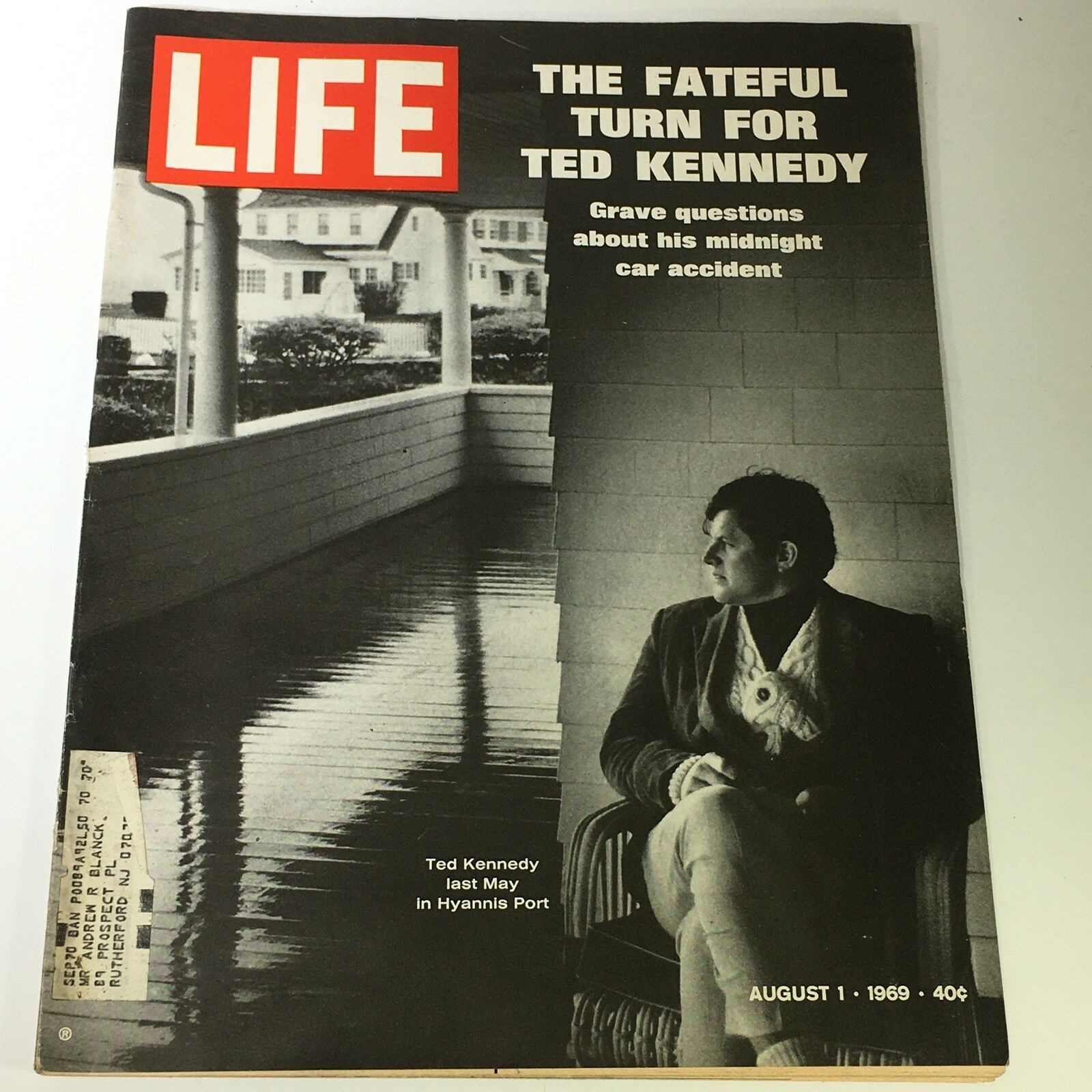 VTG Life Magazine August 1 1969 - The Fateful Turn for Ted Kennedy Car Accident