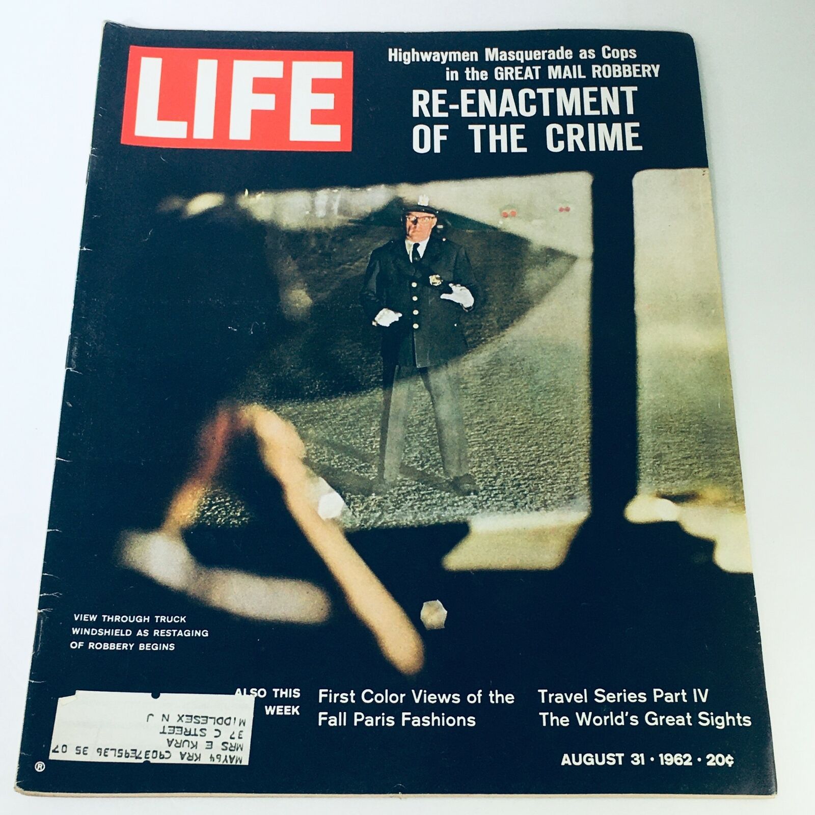 VTG Life Magazine August 31 1962 - Highwaymen Masquerade as Cops in Mail Robbery