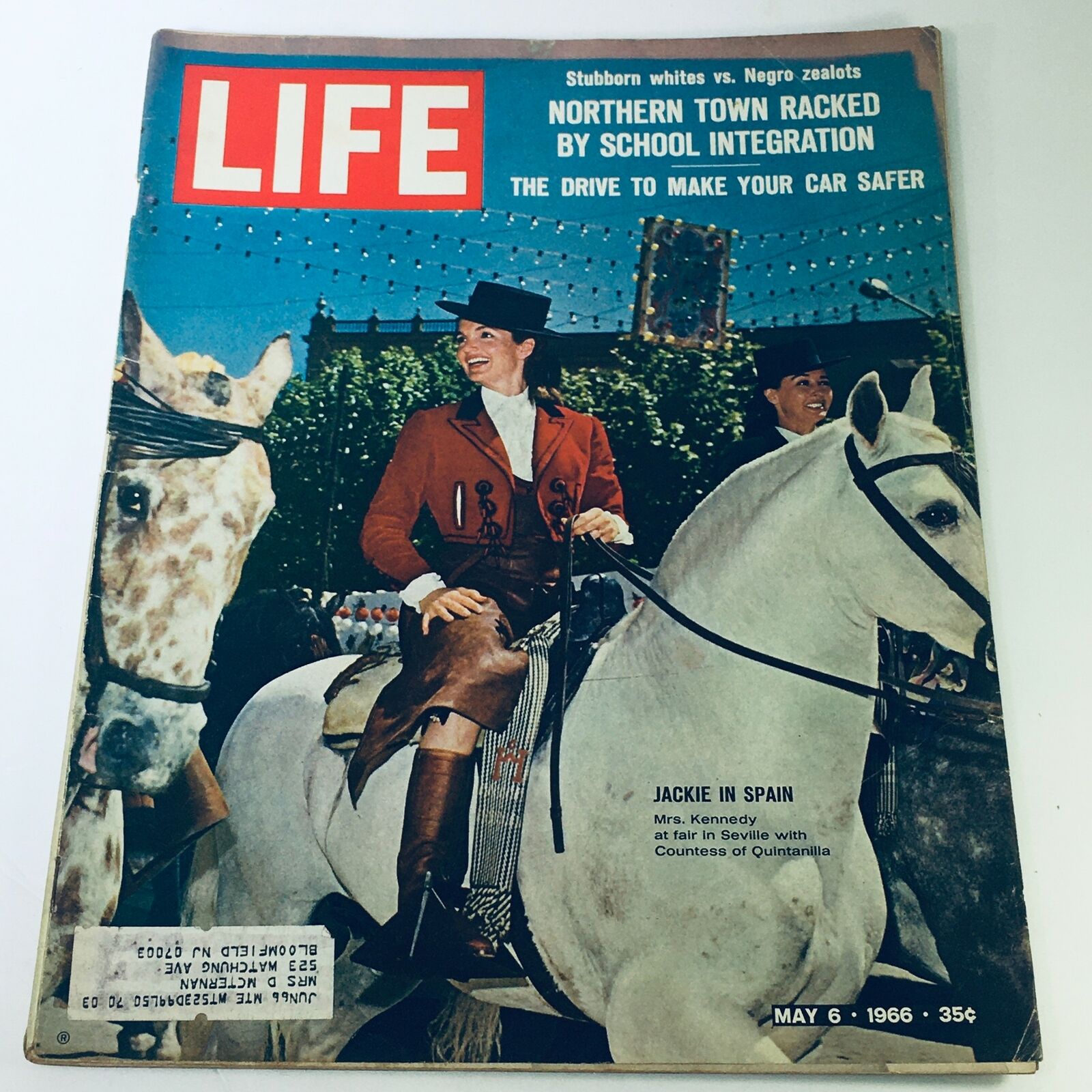 VTG Life Magazine May 6 1966 - Jacqueline Kennedy Onassis in Seville, Spain