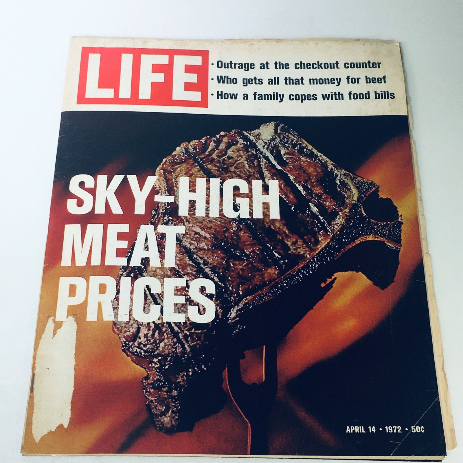 VTG Life Magazine April 14 1972 - How A Family Copes w/Food Bills / Meat Prices