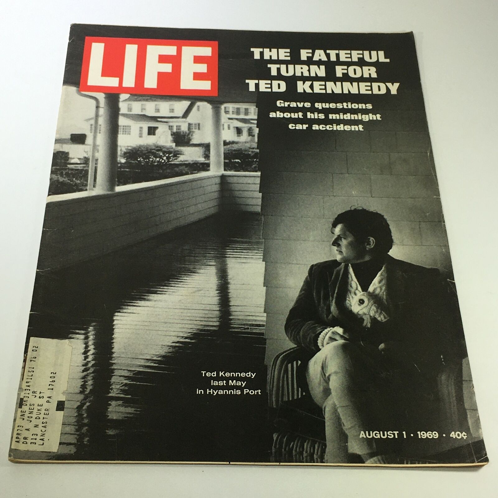 VTG Life Magazine August 1 1969 - Ted Kennedy in Hyannis Port