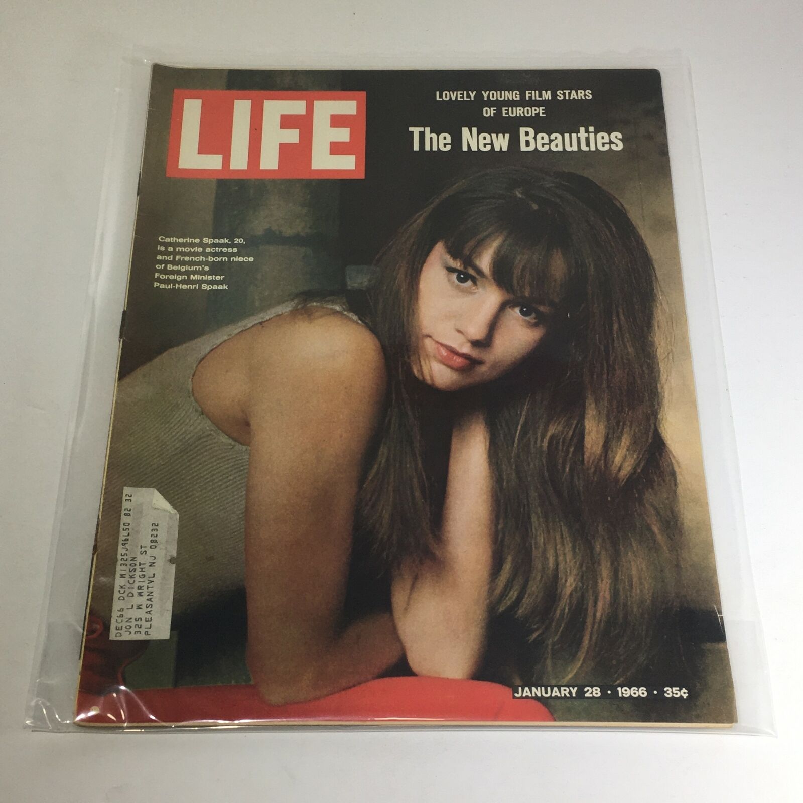 VTG Life Magazine: January 28 1966 - Catherine Spaak French-Born, The New Beauty