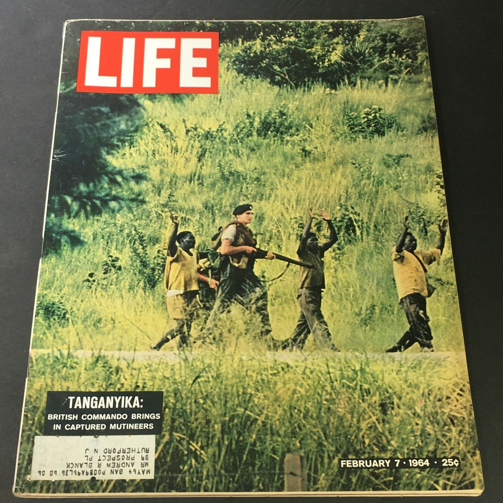 VTG Life Magazine February 7 1964 - Tanganyika British Commando Brings Mutineers