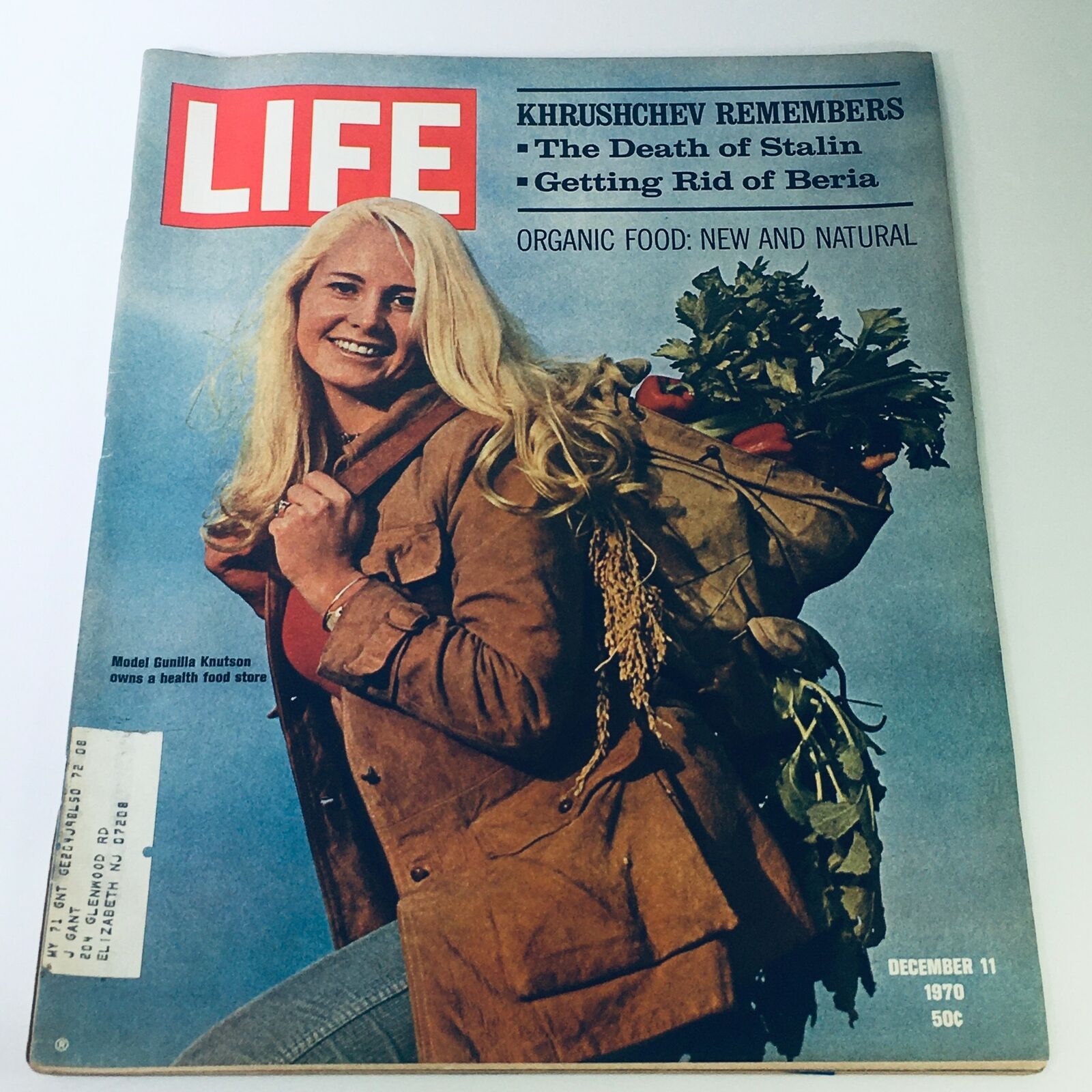 VTG Life Magazine December 11 1970 - Gunilla Knutson Owns A Health Food Store