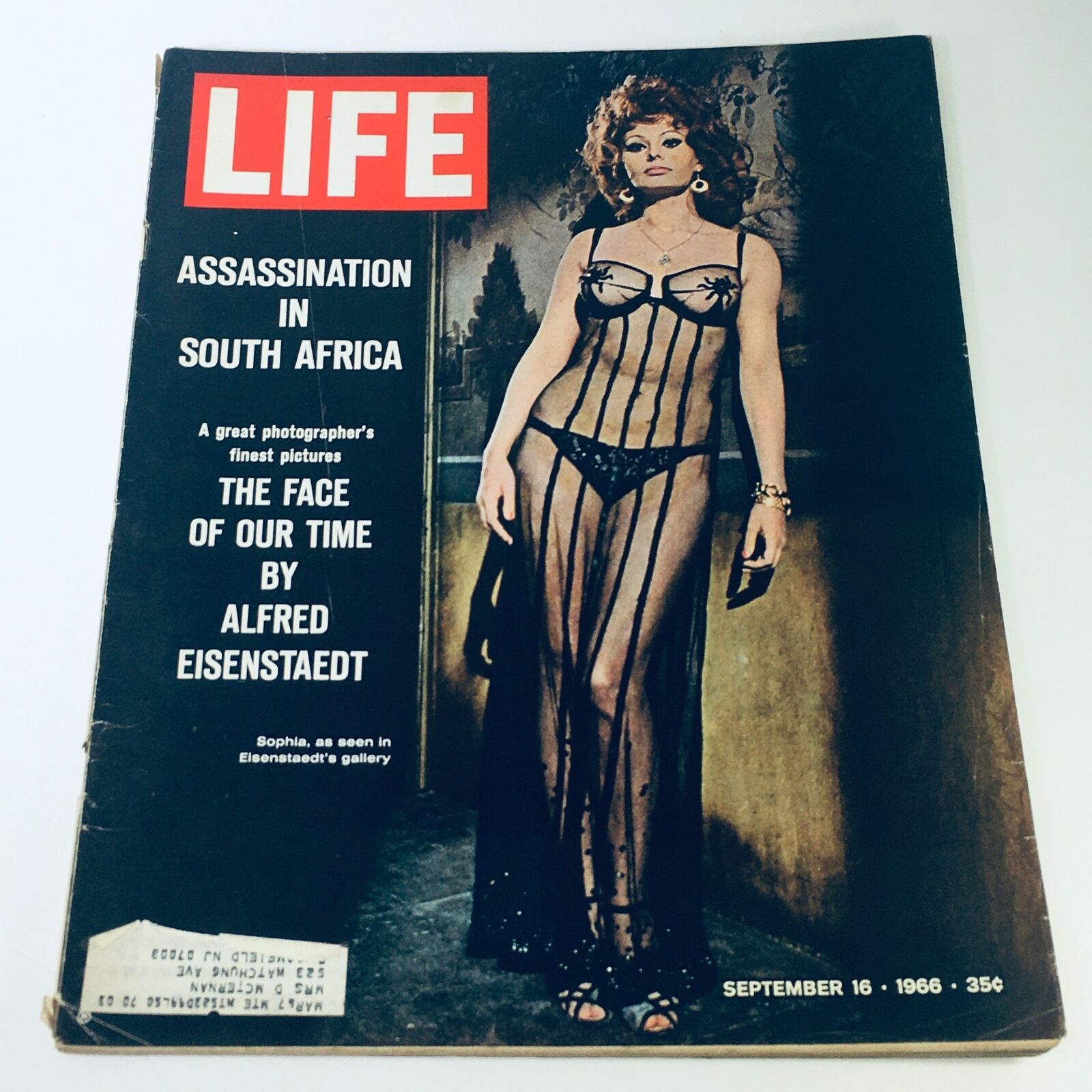 VTG Life Magazine September 16 1966 - The Face of Our Time by Alfred Eisenstaedt