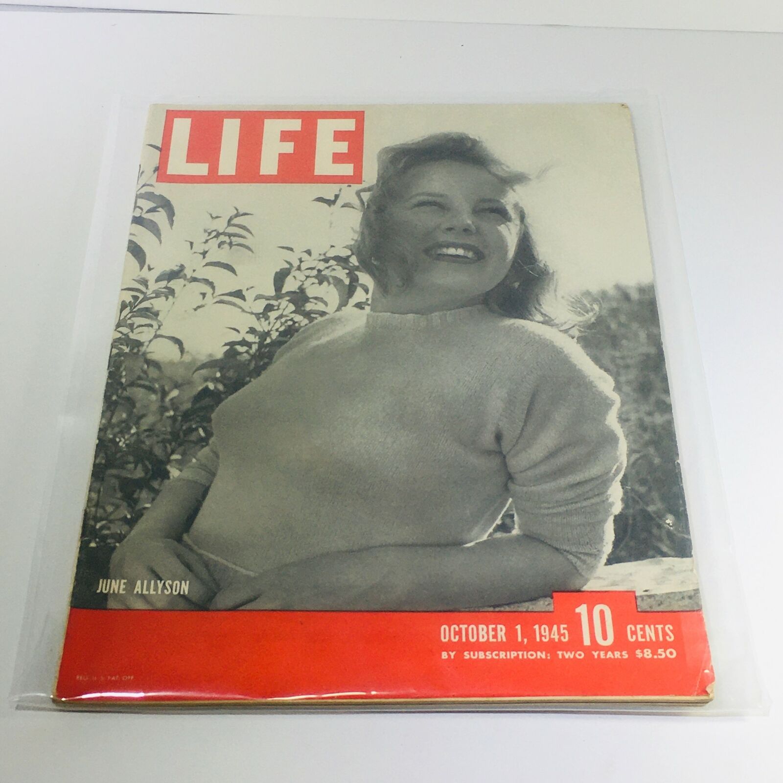 VTG Life Magazines: October 1 1945 - June Allyson/Shirley Temple Weds