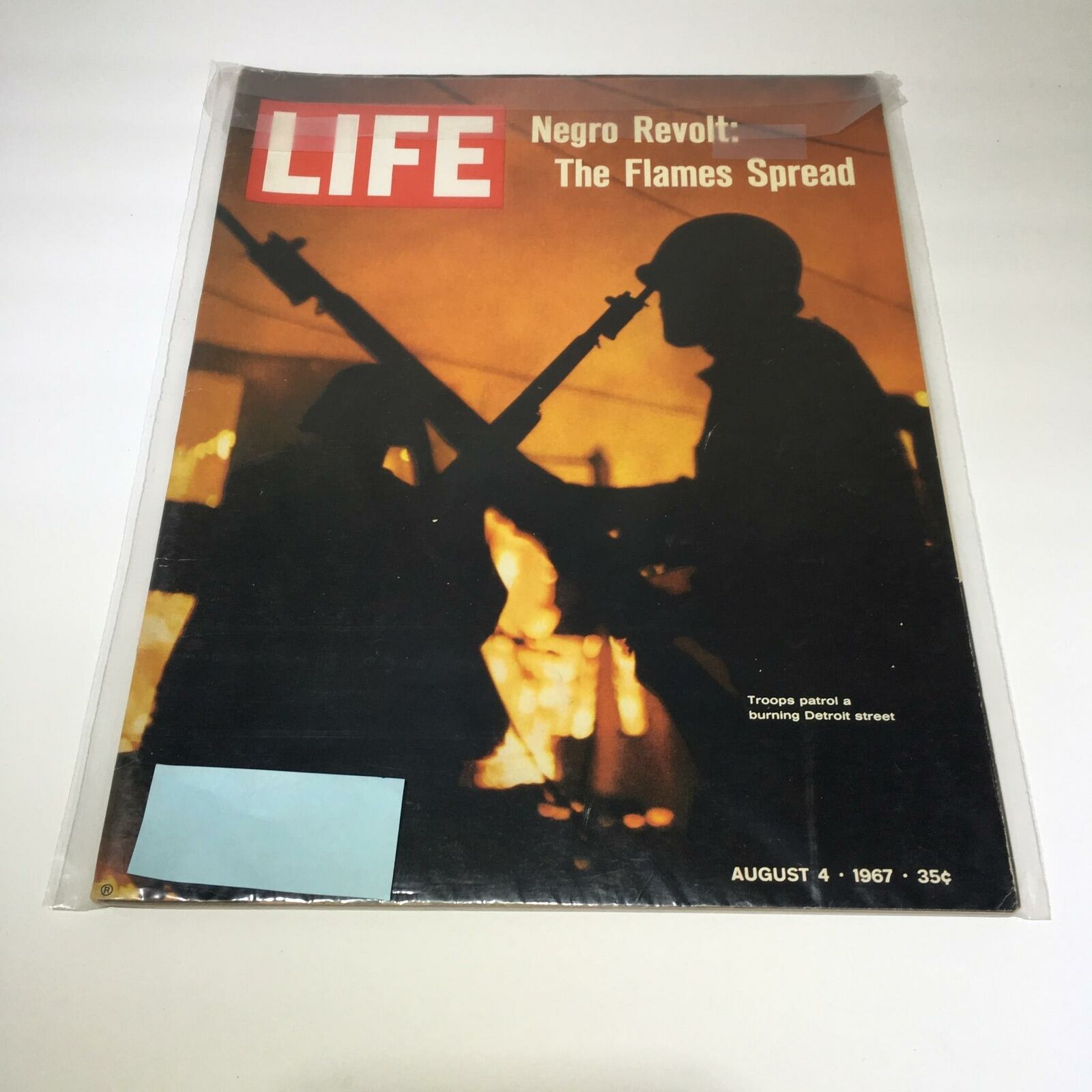 VTG Life Magazine August 4 1967 - Troops Patrol A Burning Detroit Street