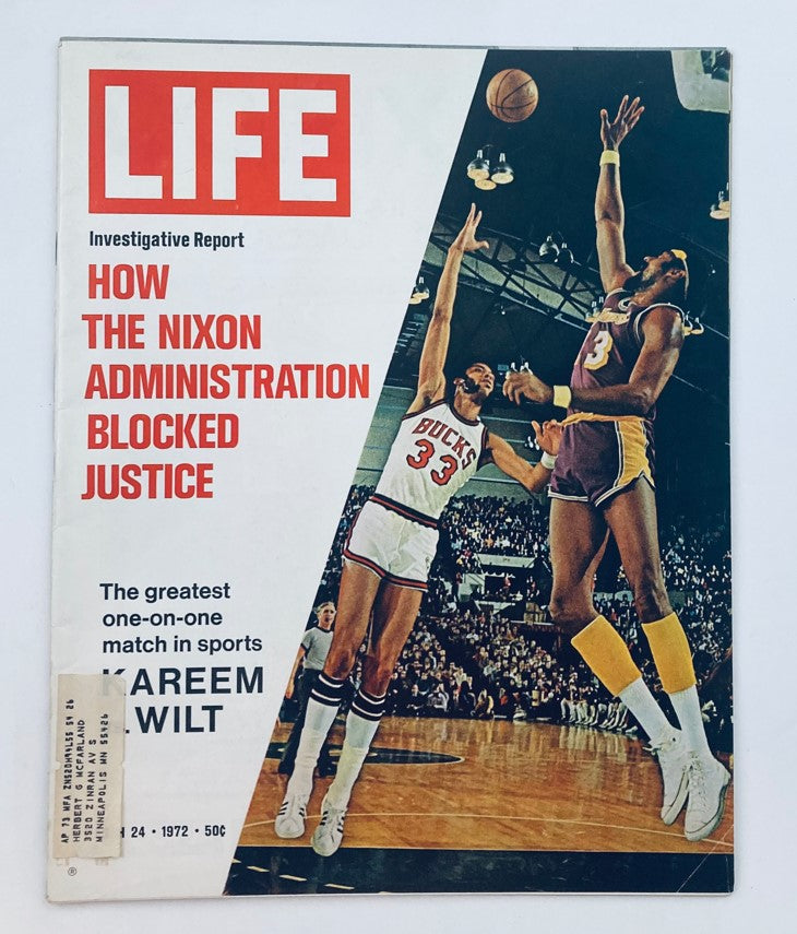 RES*  Life Magazine March 24 1972 Kareem Abdul-Jabbar & Wilt Chamberlain VG