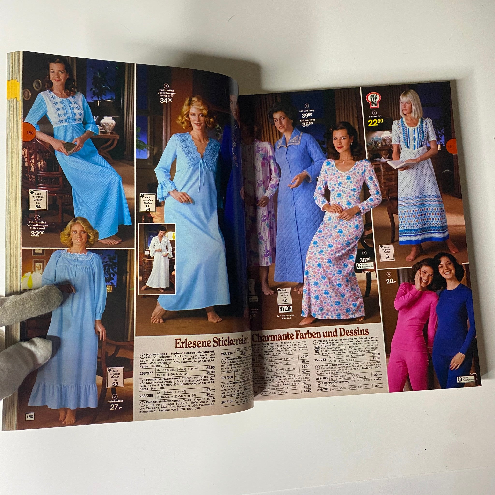 Inside spread of the 1978-1979 Neckermann Winter Catalog featuring models in colorful nightgowns, reflecting the fashion choices for casual wear in the late 1970s.