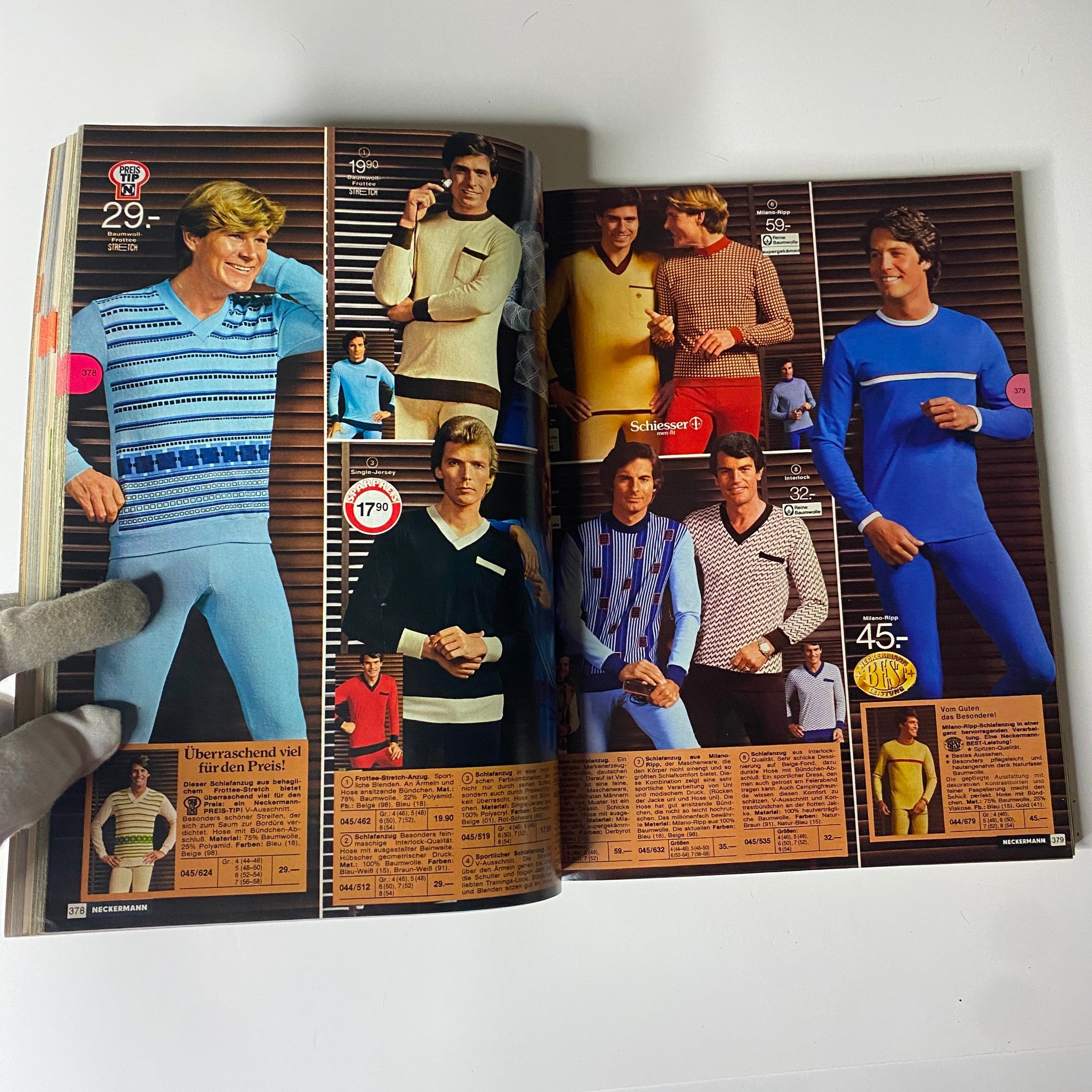 Inside spread of the 1978-1979 Neckermann Winter Catalog showing men's knitwear, illustrating fashion trends for men in the late 1970s.