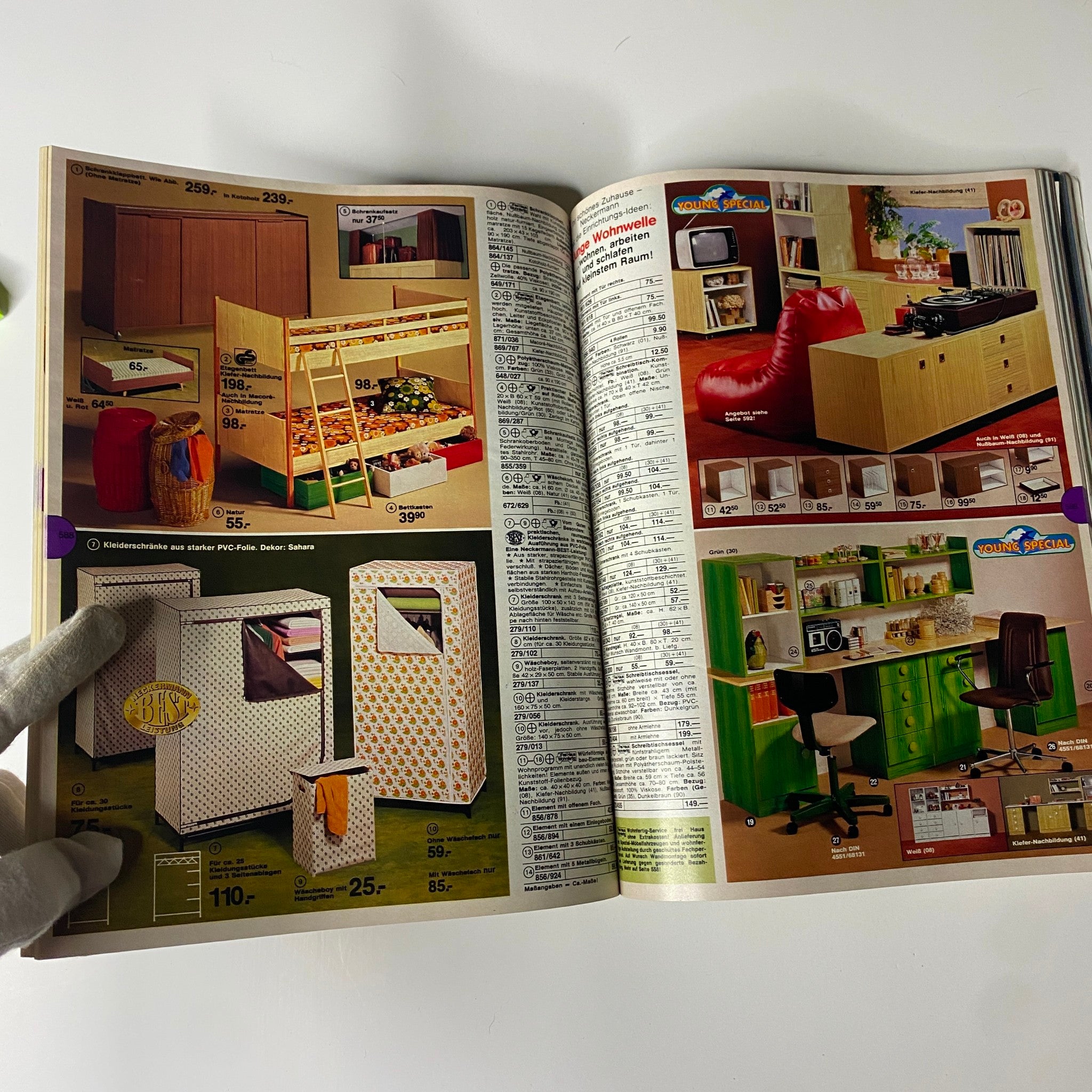 1978-1979 Neckermann Winter Catalog featuring furniture items for kids' rooms, including bunk beds and organizational cabinets with pricing information.