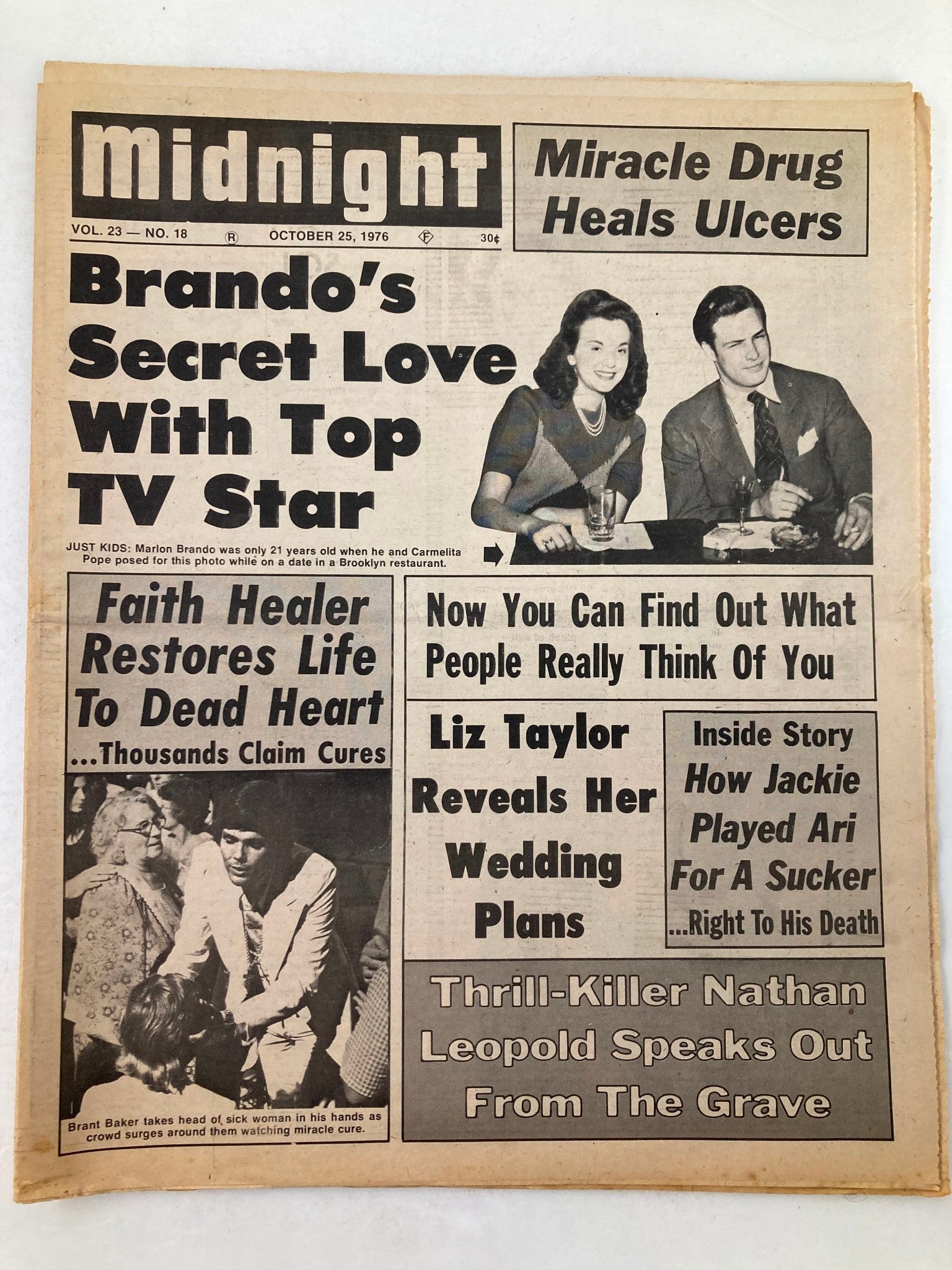 Midnight Tabloid October 25 1976 Vol 23 #18 Marlon Brando and Carmelita Pope