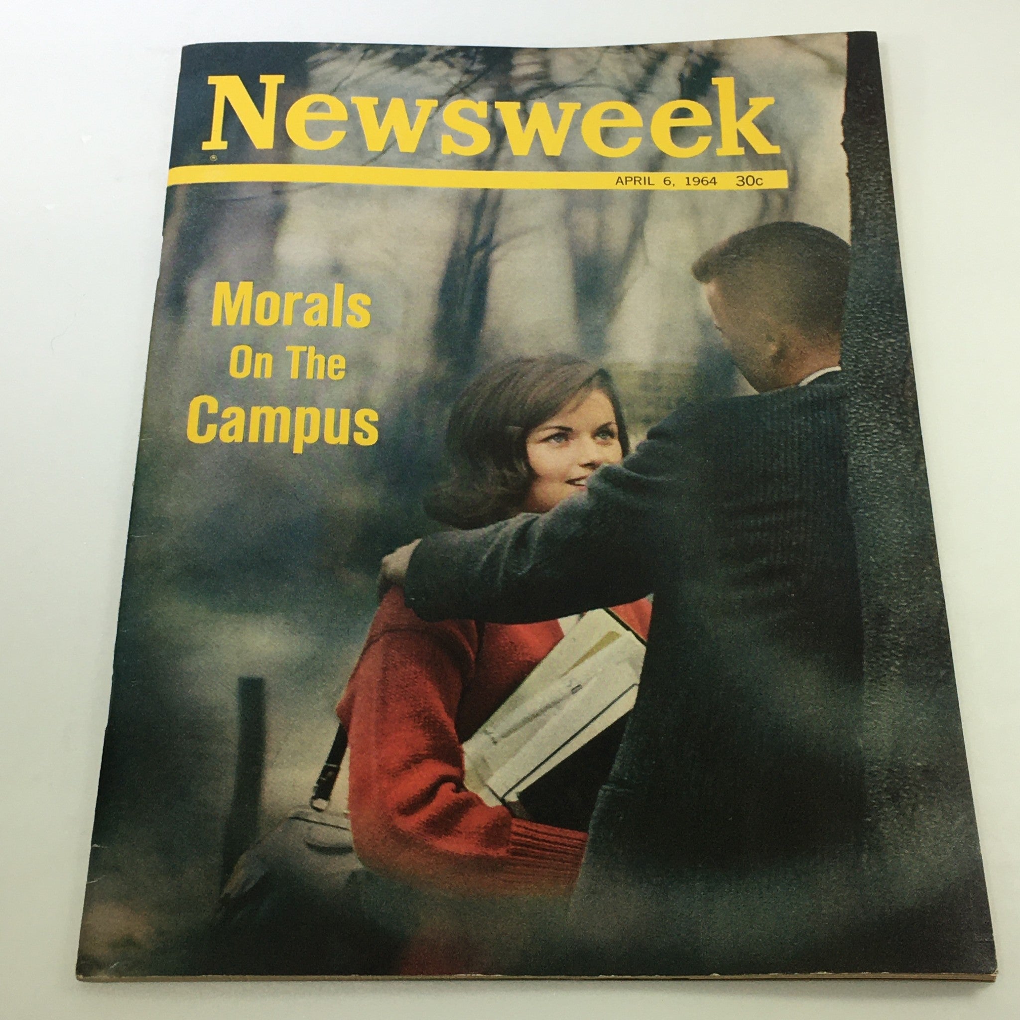 VTG Newsweek Magazine April 6 1964 - Morals On The Campus / Newsstand