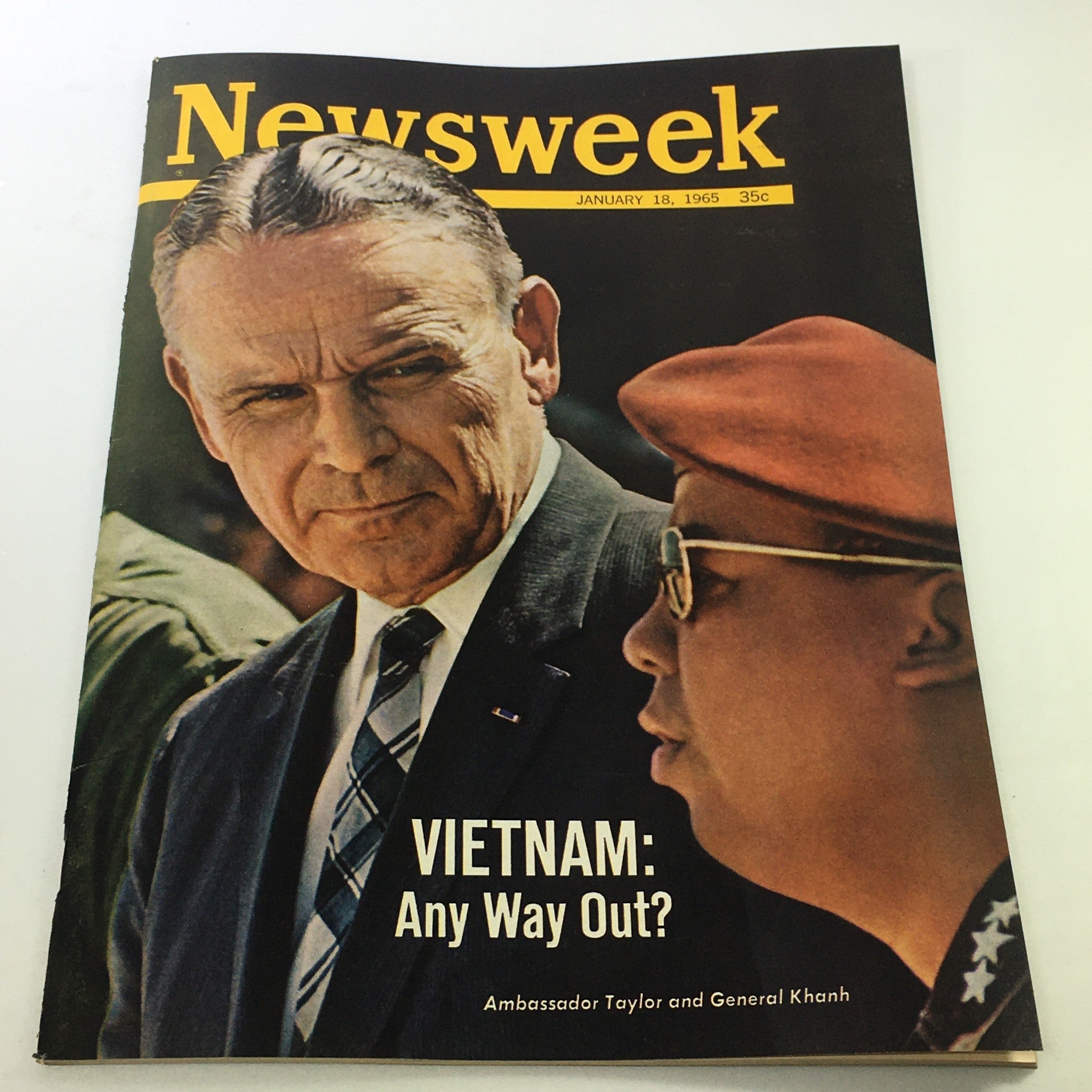 VTG Newsweek Magazine January 18 1965 - Maxwell D. Taylor & Nguy?n Khánh