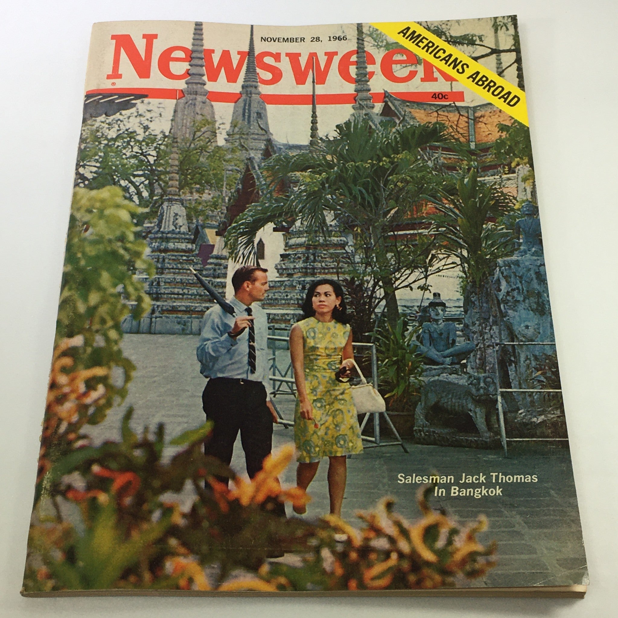 VTG Newsweek Magazine November 28 1966 - Salesman Jack Thomas / Newsstand