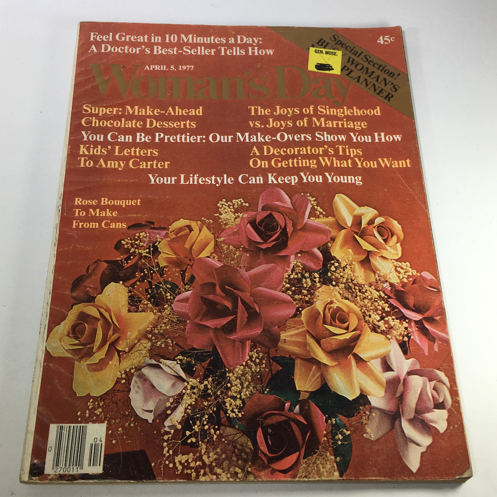 VTG Woman's Day Magazine April 5 1977 - Rose Bouquet To Make From Cans