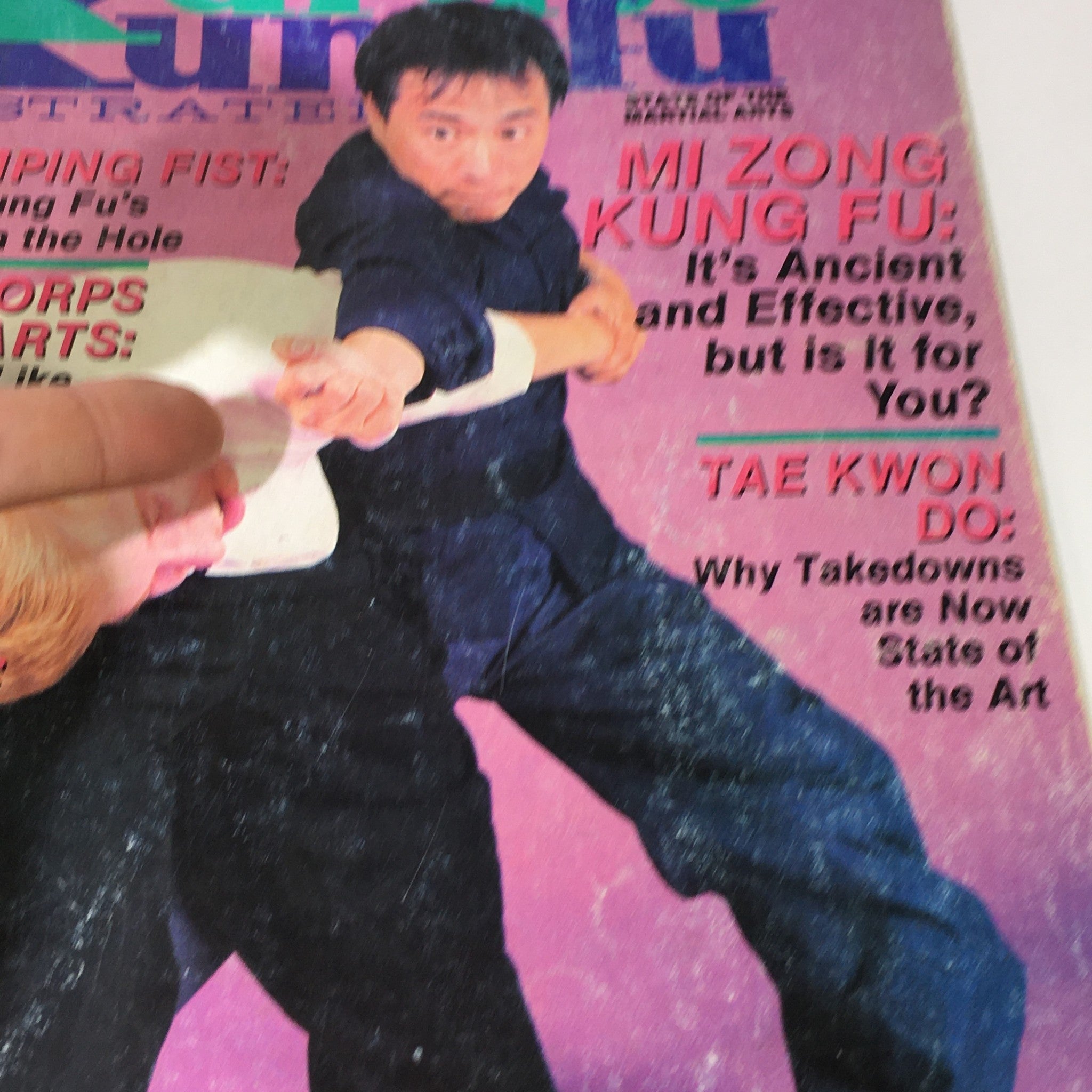 Close-up of the VTG Karate Kungfu Illustrated Magazine July 1986 cover, highlighting topics like Mi Zong Kung Fu and Tae Kwon Do, with vibrant imagery related to martial arts.