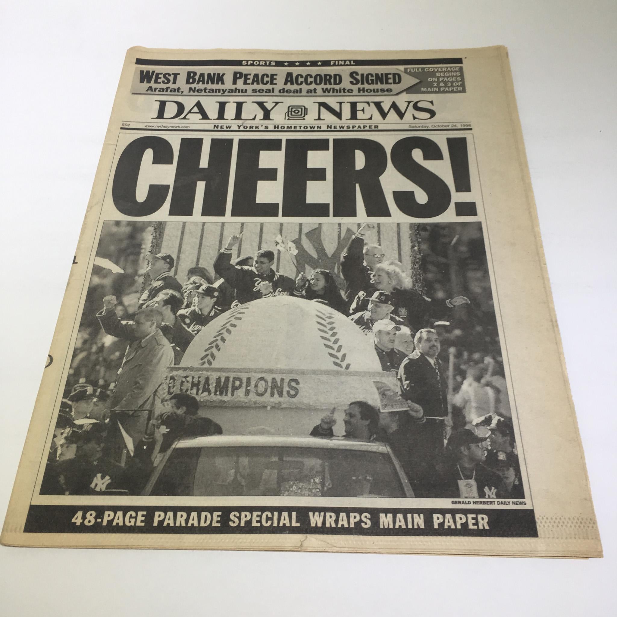 New York Daily News Yankees Cheers World Series Oct 24 1998 parade derek jeter