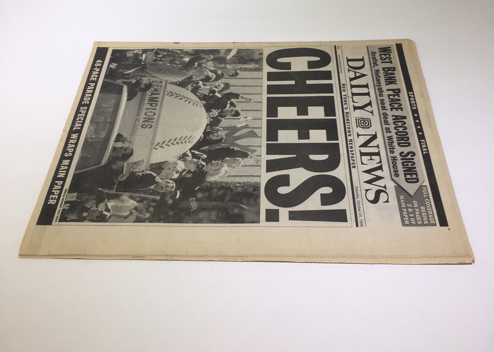 New York Daily News Yankees Cheers World Series Oct 24 1998 parade derek jeter