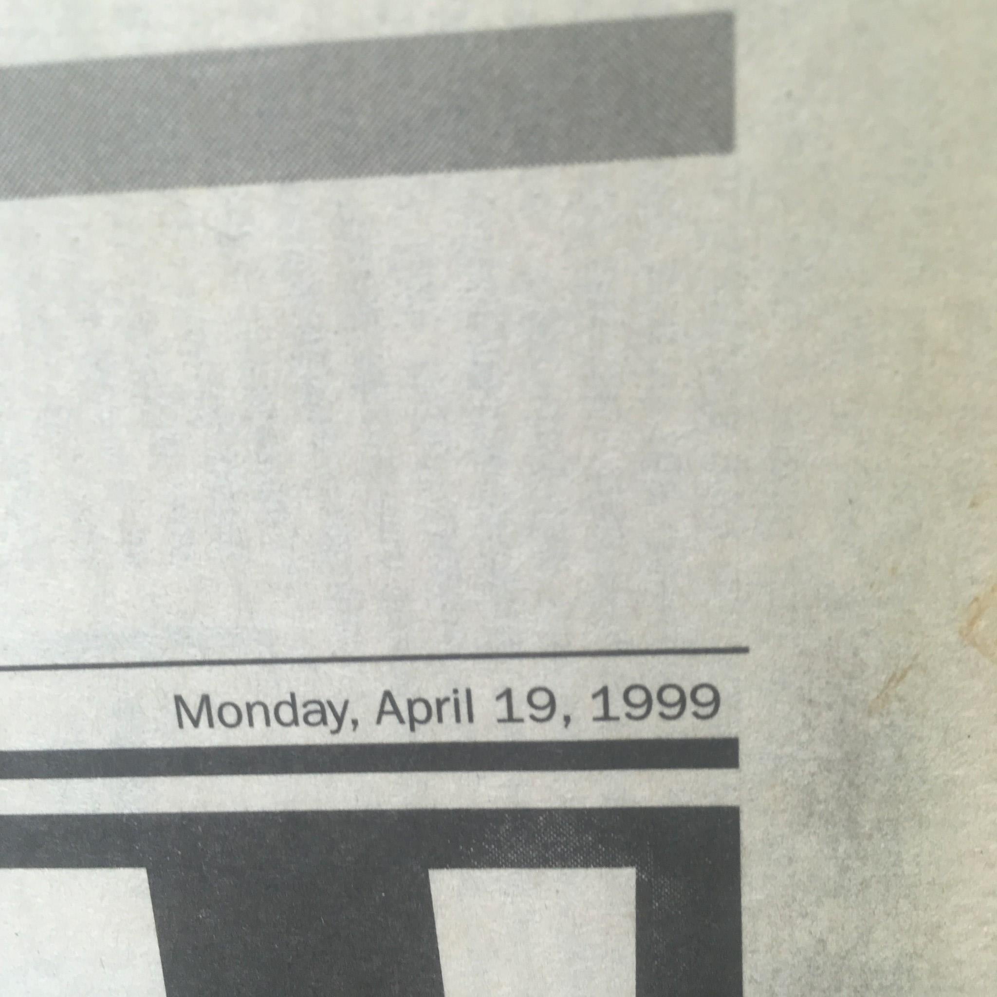 NY Daily News:4/19/99,Wayne Gretzky Salutes 18 thous more who Came 2 Say Goodbye