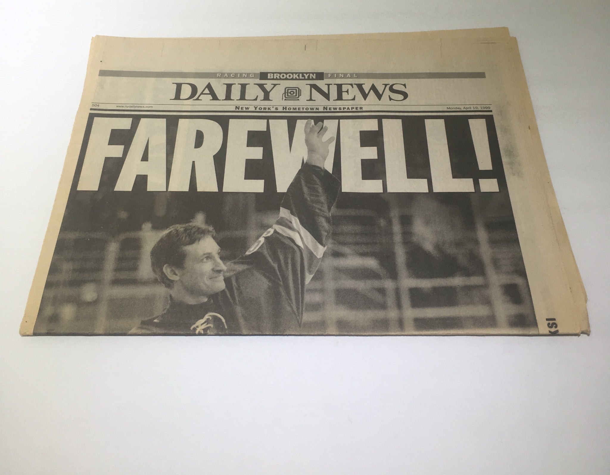 NY Daily News:4/19/99,Wayne Gretzky Salutes 18 thous more who Came 2 Say Goodbye