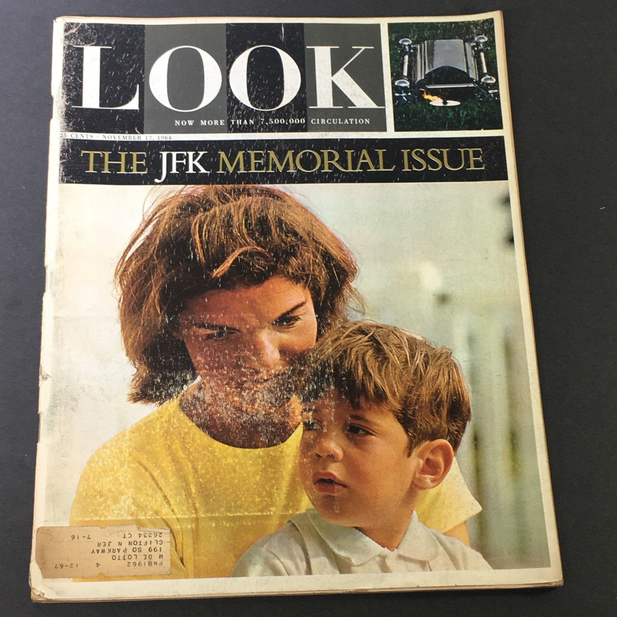 VTG Look Magazine November 17 1964 - JFK Memorial Issue / Jacky & John Jr.