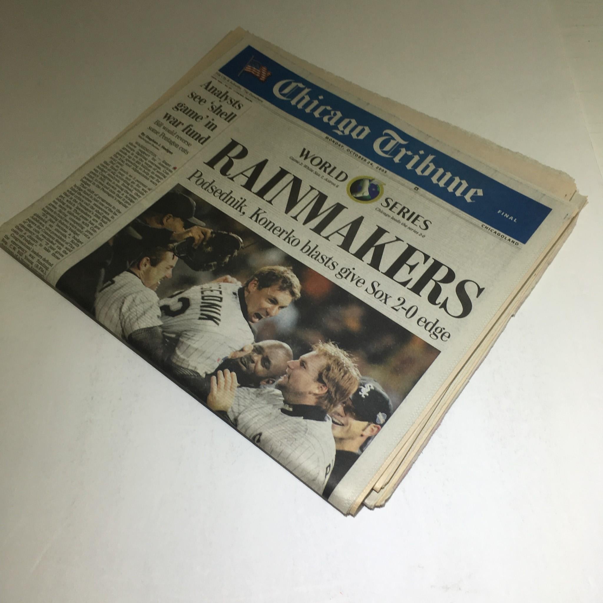 Chicago Tribune: 10/24/05 Podsednik, konerko Blasts Give Sox 2-0 World Series