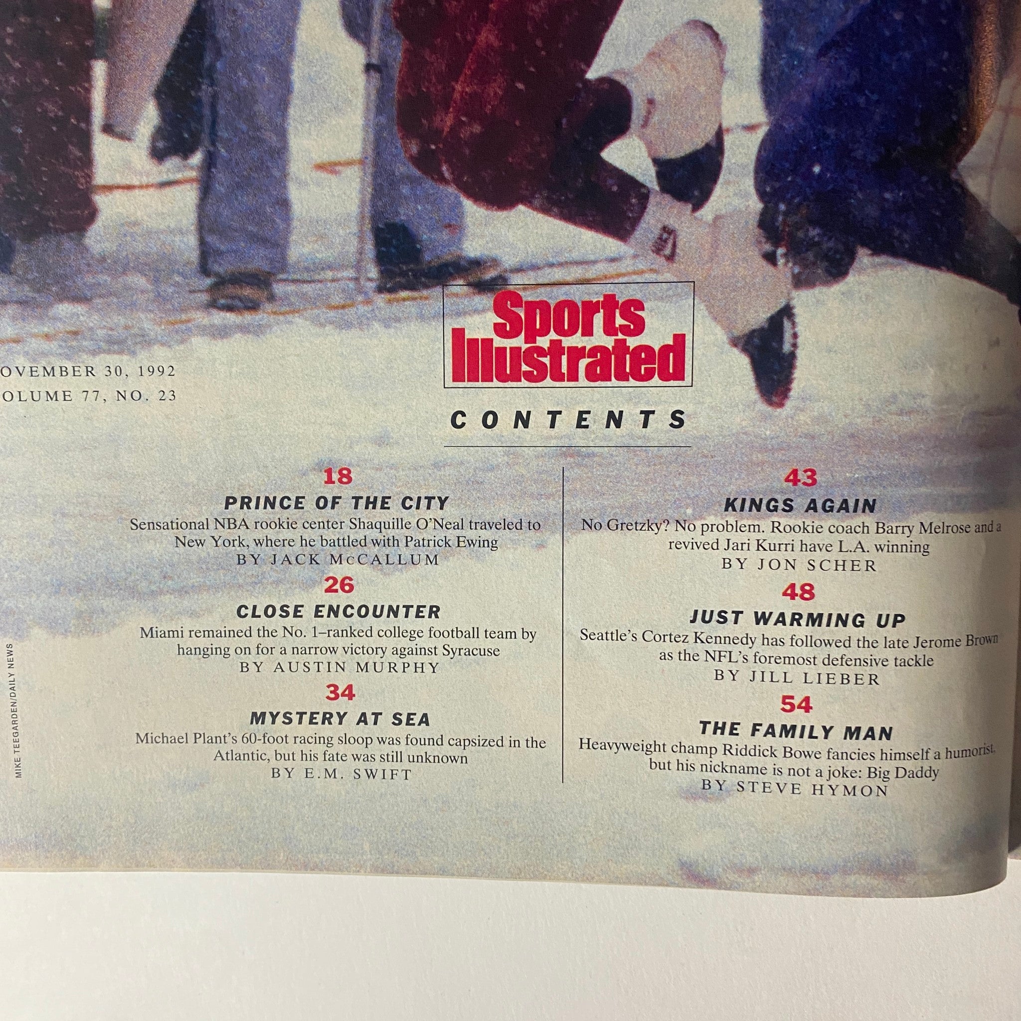 Contents page of Sports Illustrated Magazine November 30, 1992 showing articles including 'Prince of the City' and 'Close Encounter,' featuring NBA rookie sensation Shaquille O'Neal.