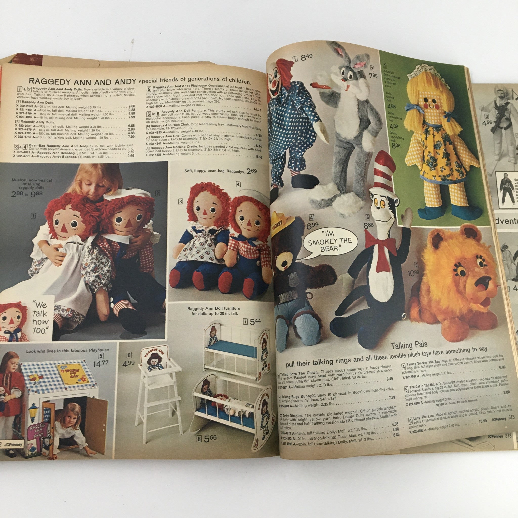 1972 JCPenney Christmas Toys and Giftwares Price Guide Catalog displaying Raggedy Ann and Andy dolls alongside other classic plush toys from the era.