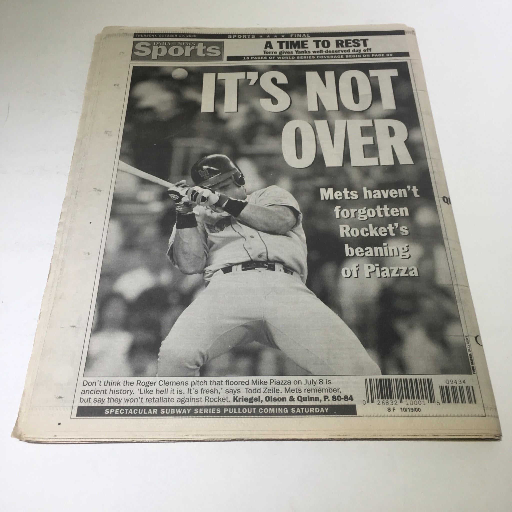 NY Daily News:10/19/2000 Yanks Met Fans Storm Stores For Team Gear 2 Show Color