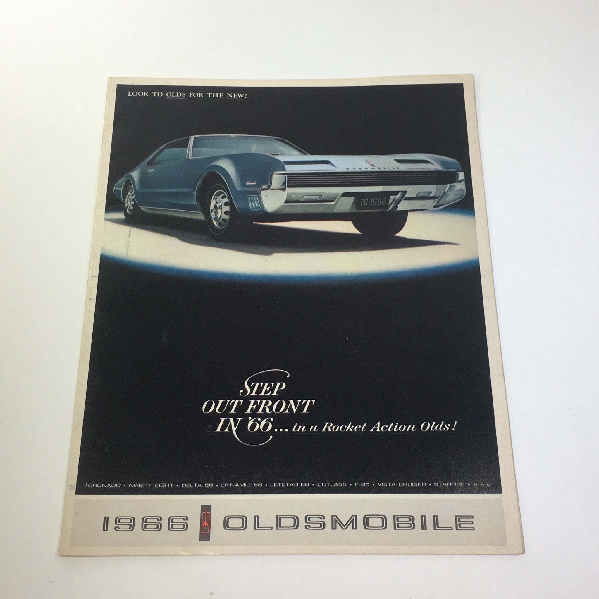 1966 Oldsmobile Step Out Front Super Rocket V8 Engine 4-4-2 Car Catalog Brochure