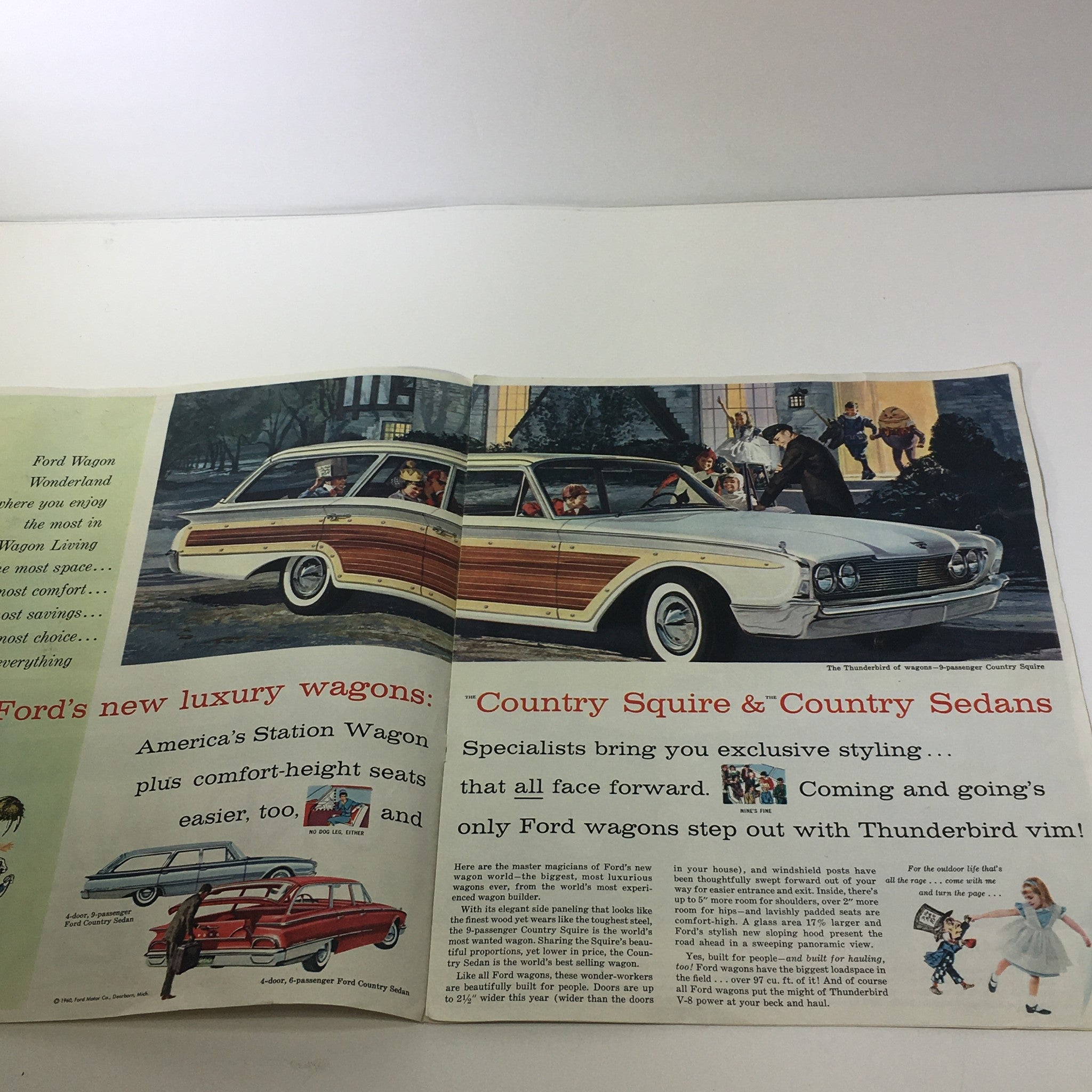 Ford Wagon Wonderland 4-Door 9-Passenger Country Sedan V-8 Engine Car Brochure