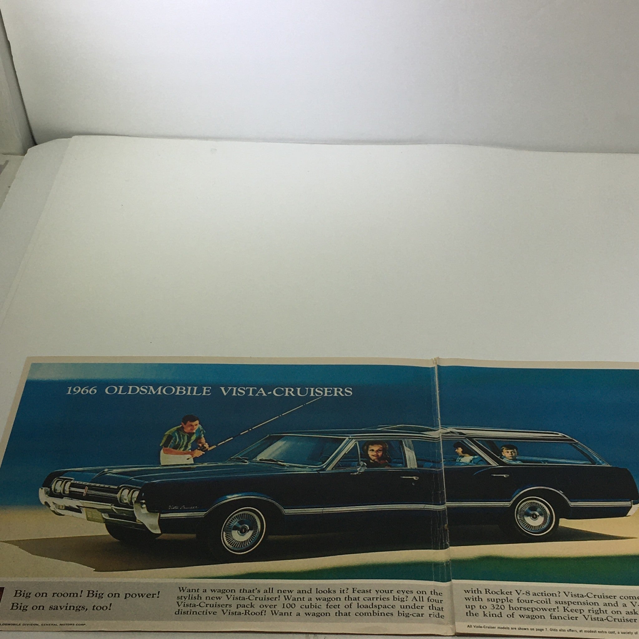 1966 Oldsmobile Station Wagons Vista Cruisers Rocket V-8 Engine Car Brochure