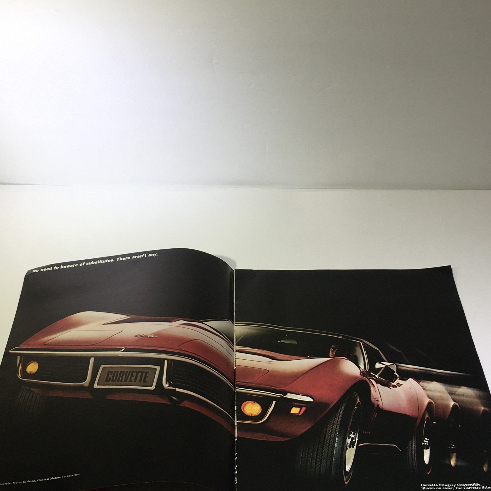 1969 Corvette Stingray Convertible/Corvette Stingray Coupe Car Catalog Brochure