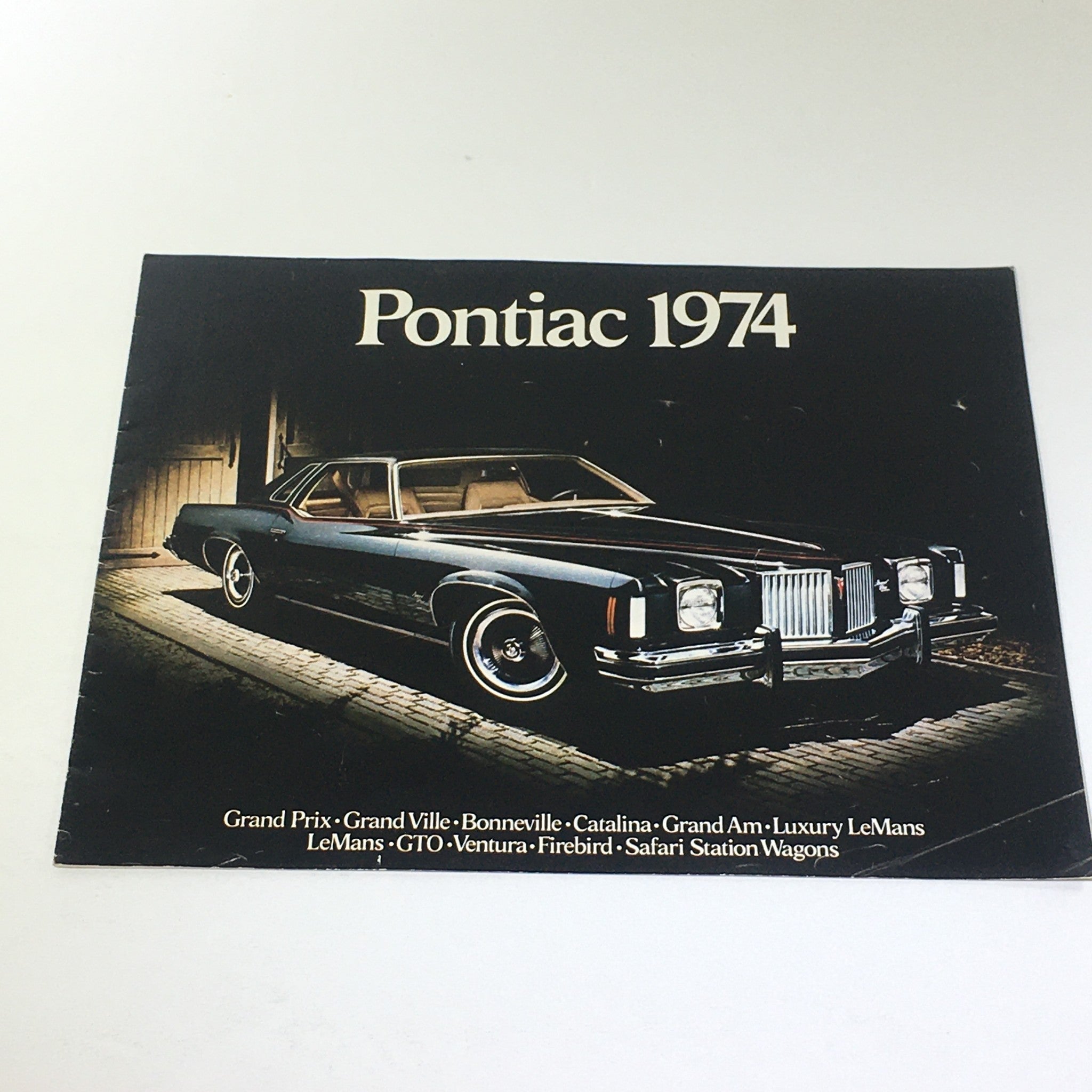 1974 Pontiac Grand Ville 4-Door Hardtop V-8 Sedan Car Auto Catalog Brochure