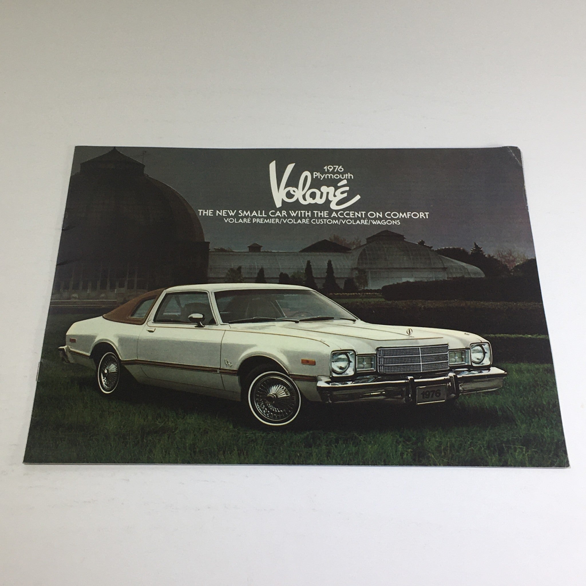 1976 Plymouth Volare Premier, Custom, Wagons Features Car Auto Brochure Catalog