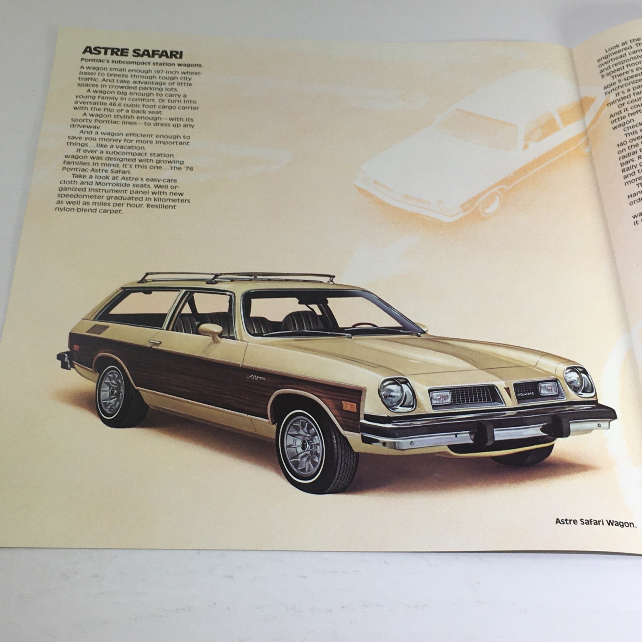 1976 Pontiac Astre Safari Wagons Facts & Figures Car Auto Brochure Catalog