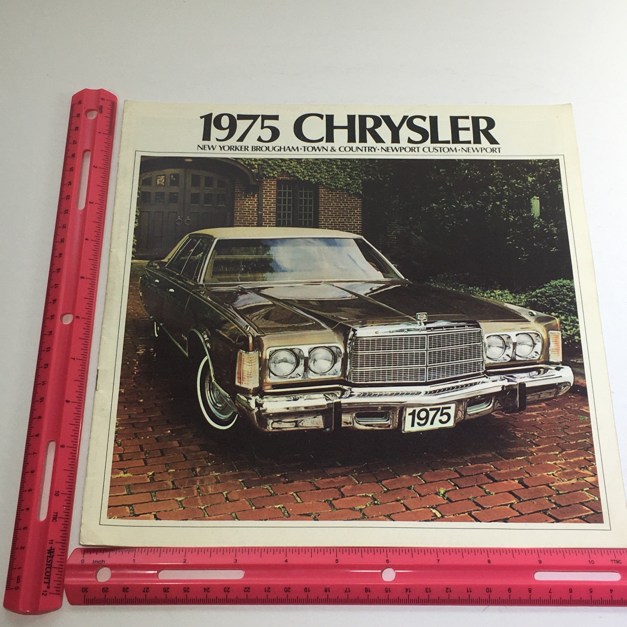 1975 Chrysler Town & Country Custom Wagon Dealership Car Auto Brochure Catalog