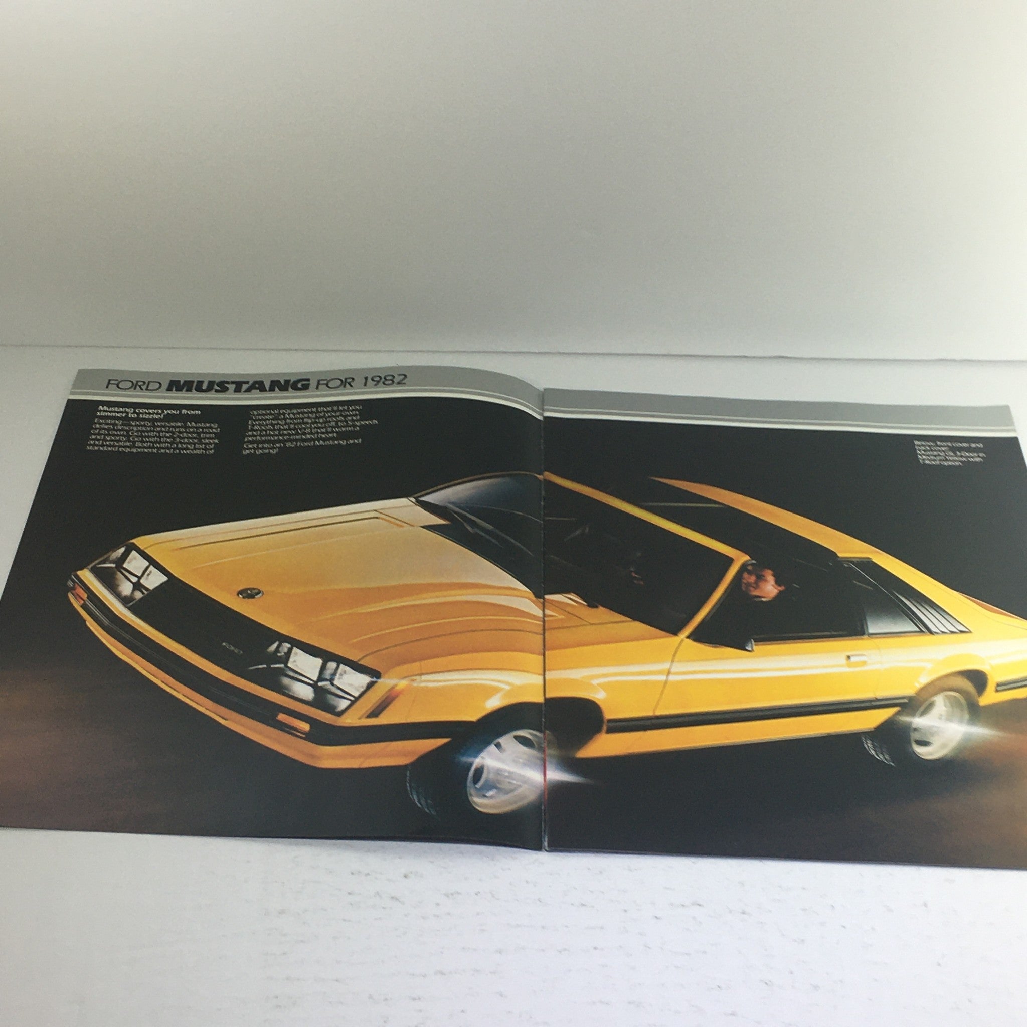 1982 Ford Mustang GL Dealership Car Auto Brochure Catalog